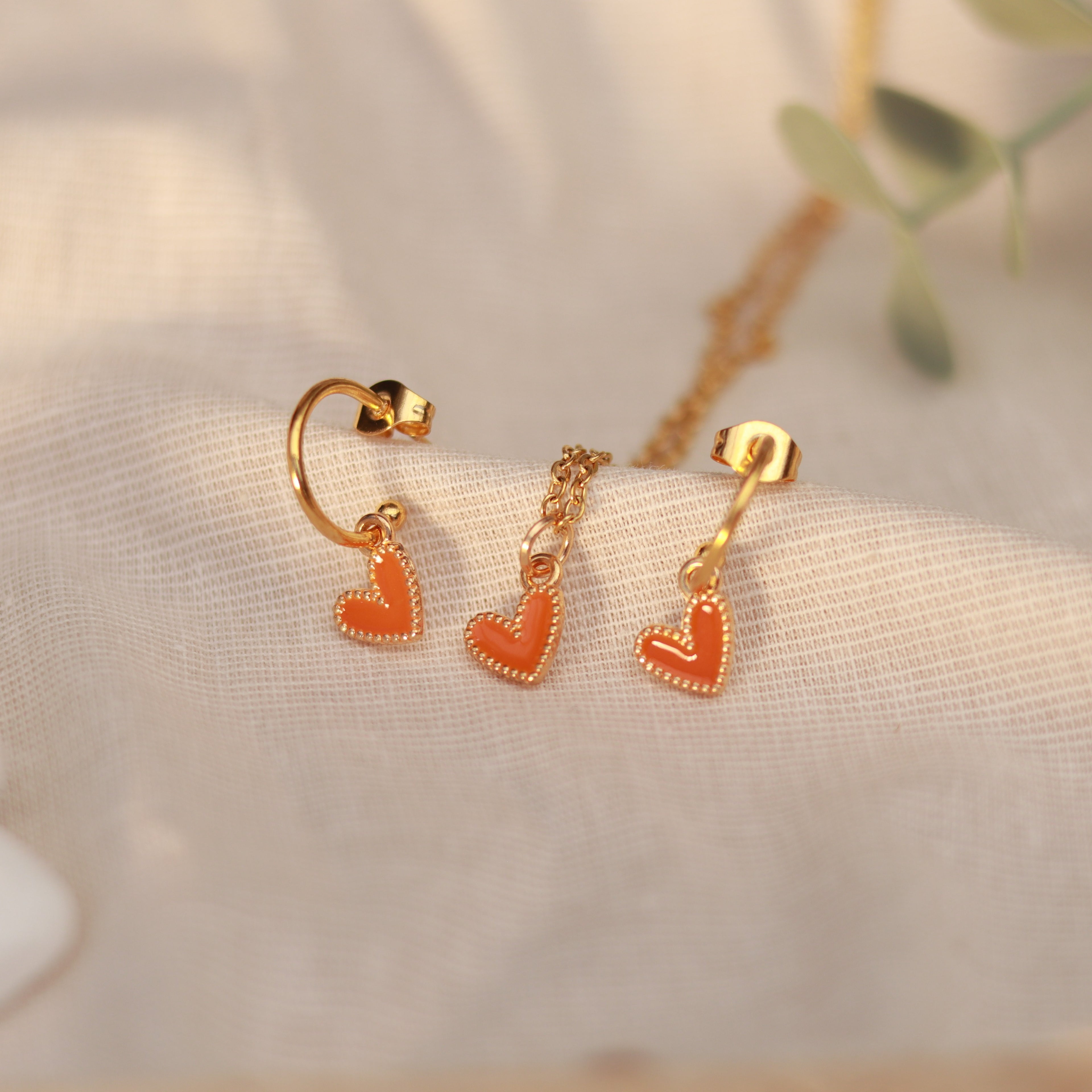 Golden Love | Halskette mit Emaille Herz Anhänger | gold | orange