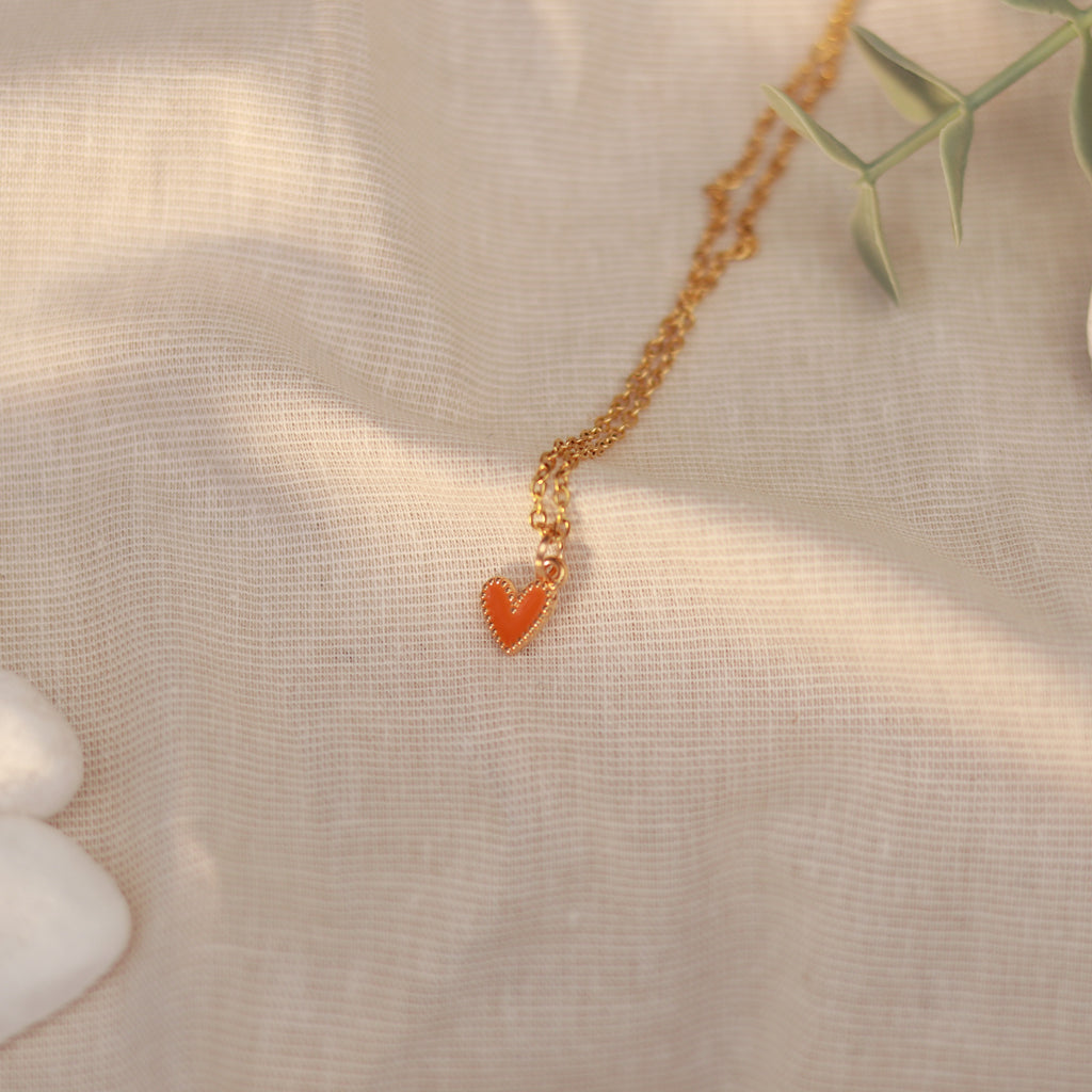 Golden Love | Halskette mit Emaille Herz Anhänger | gold | orange