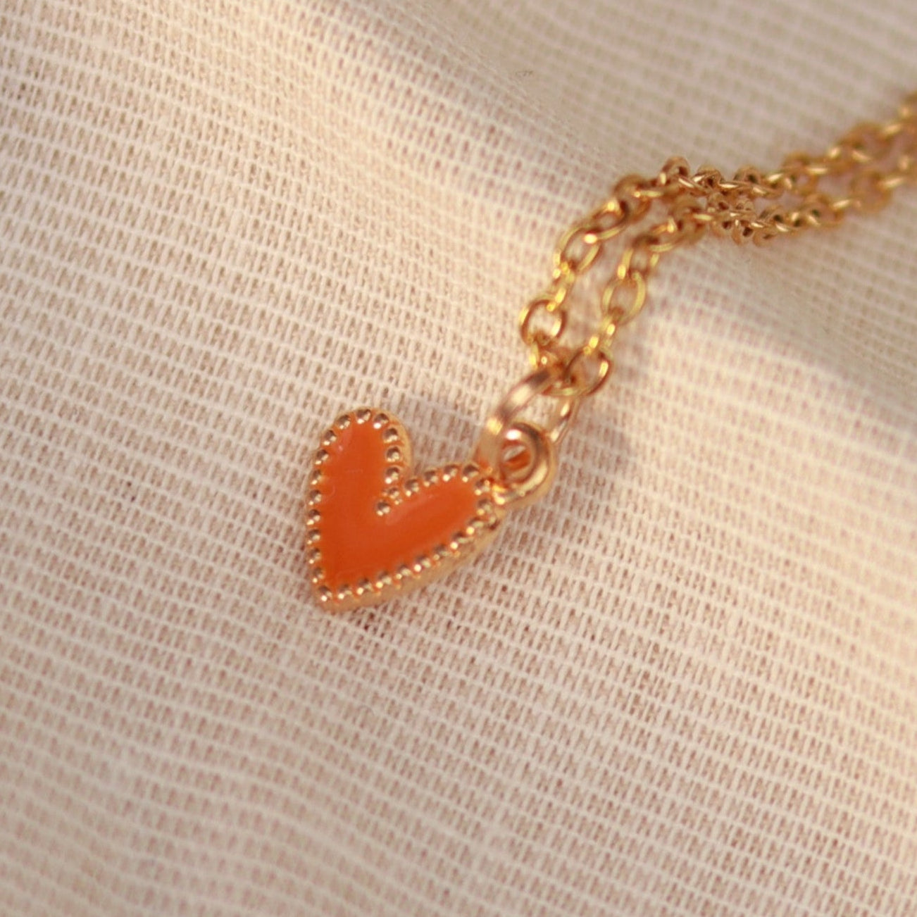Golden Love | Halskette mit Emaille Herz Anhänger | gold | orange
