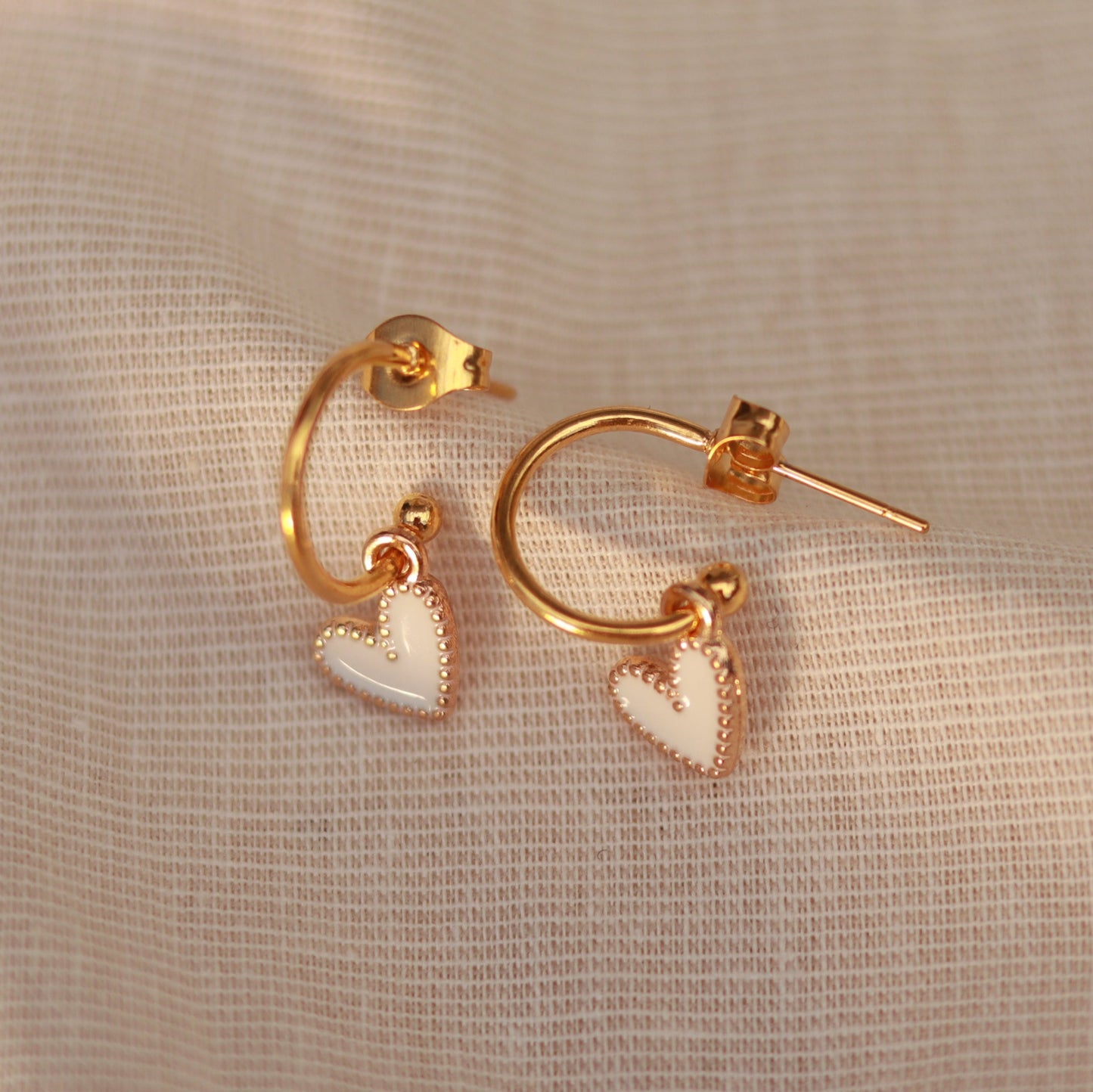 Golden Love | Creolen | Emaille Herz Anhänger | gold | weiß