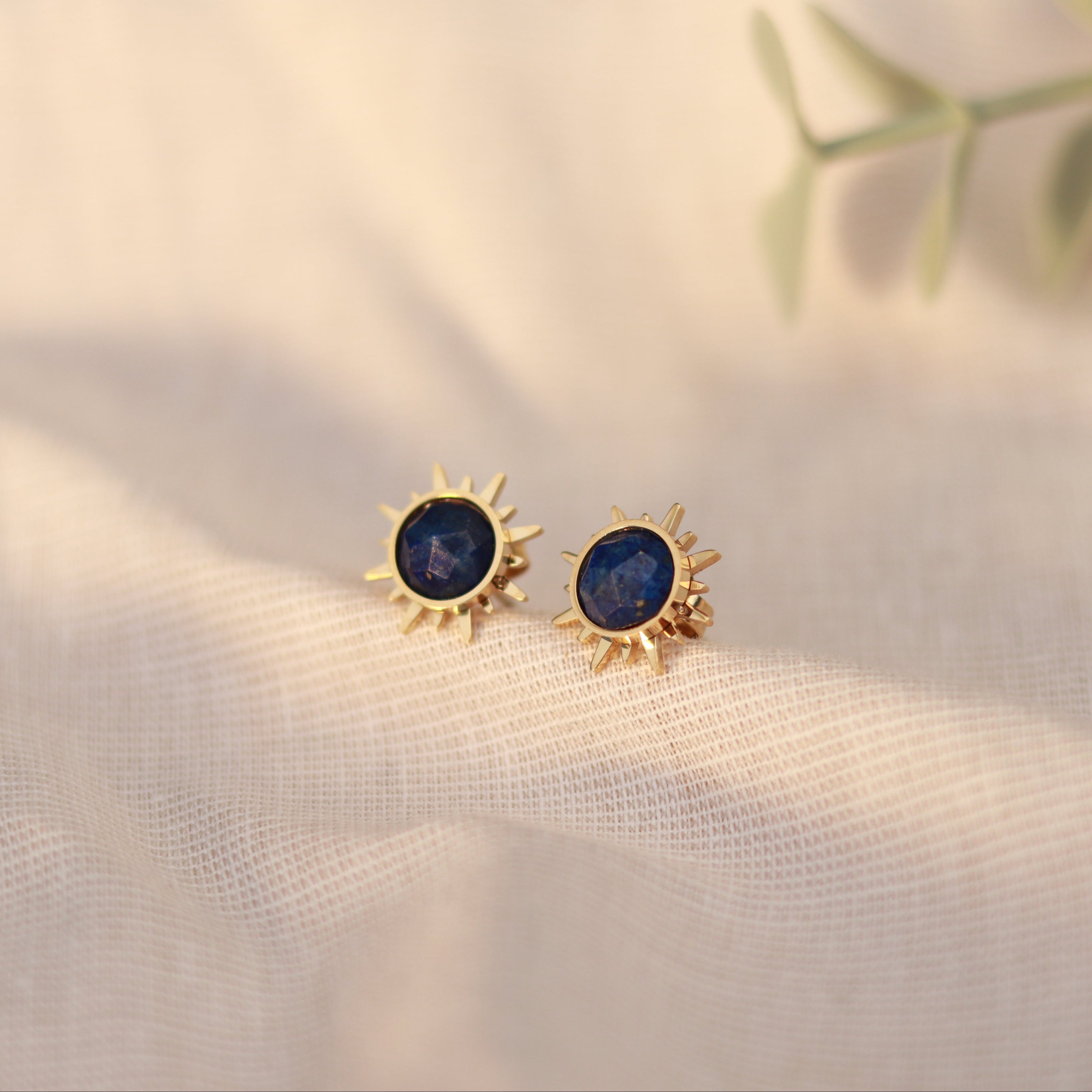 Sunlit Blue | Ohrstecker | Lapislazuli | gold | blau