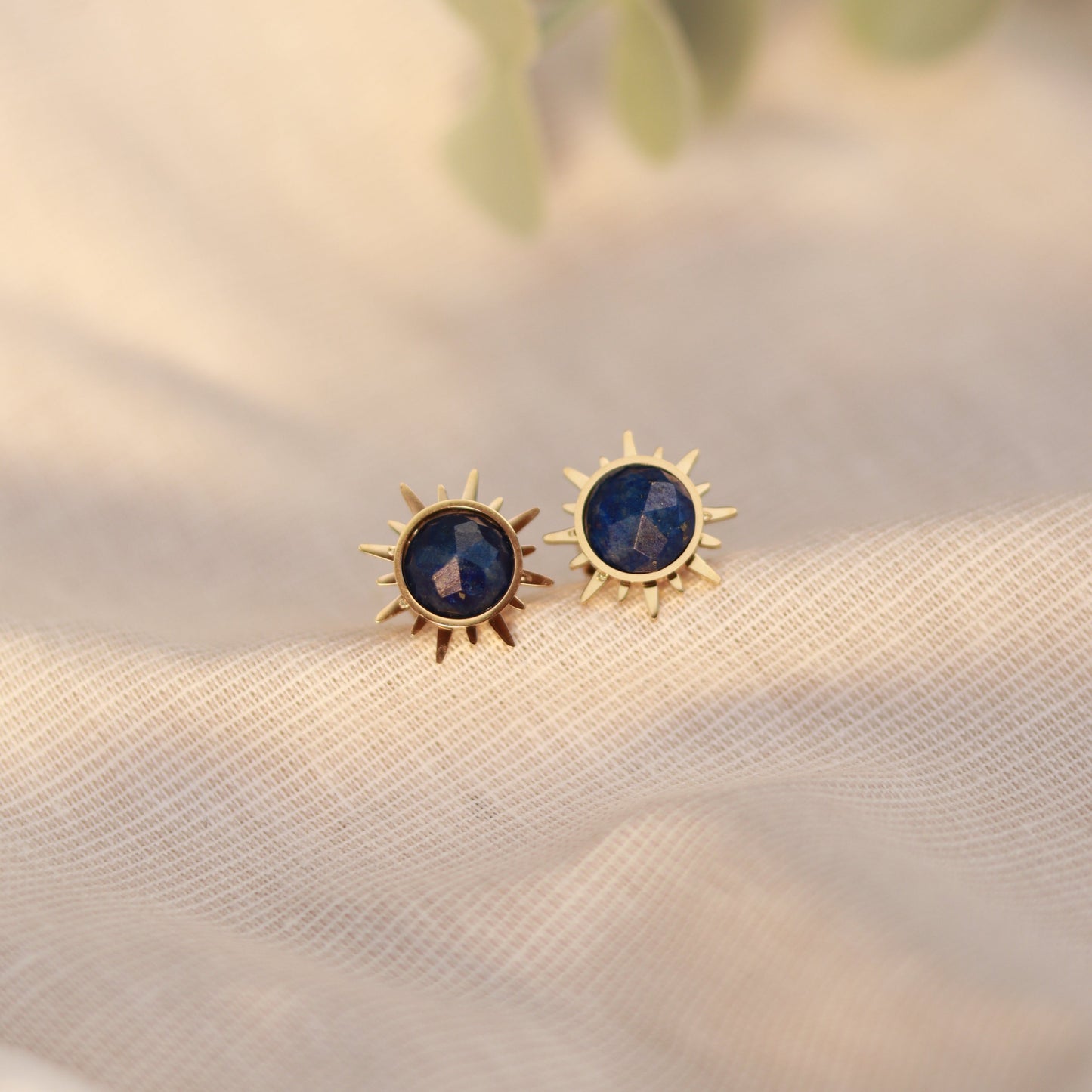 Sunlit Blue | Ohrstecker | Lapislazuli | gold | blau