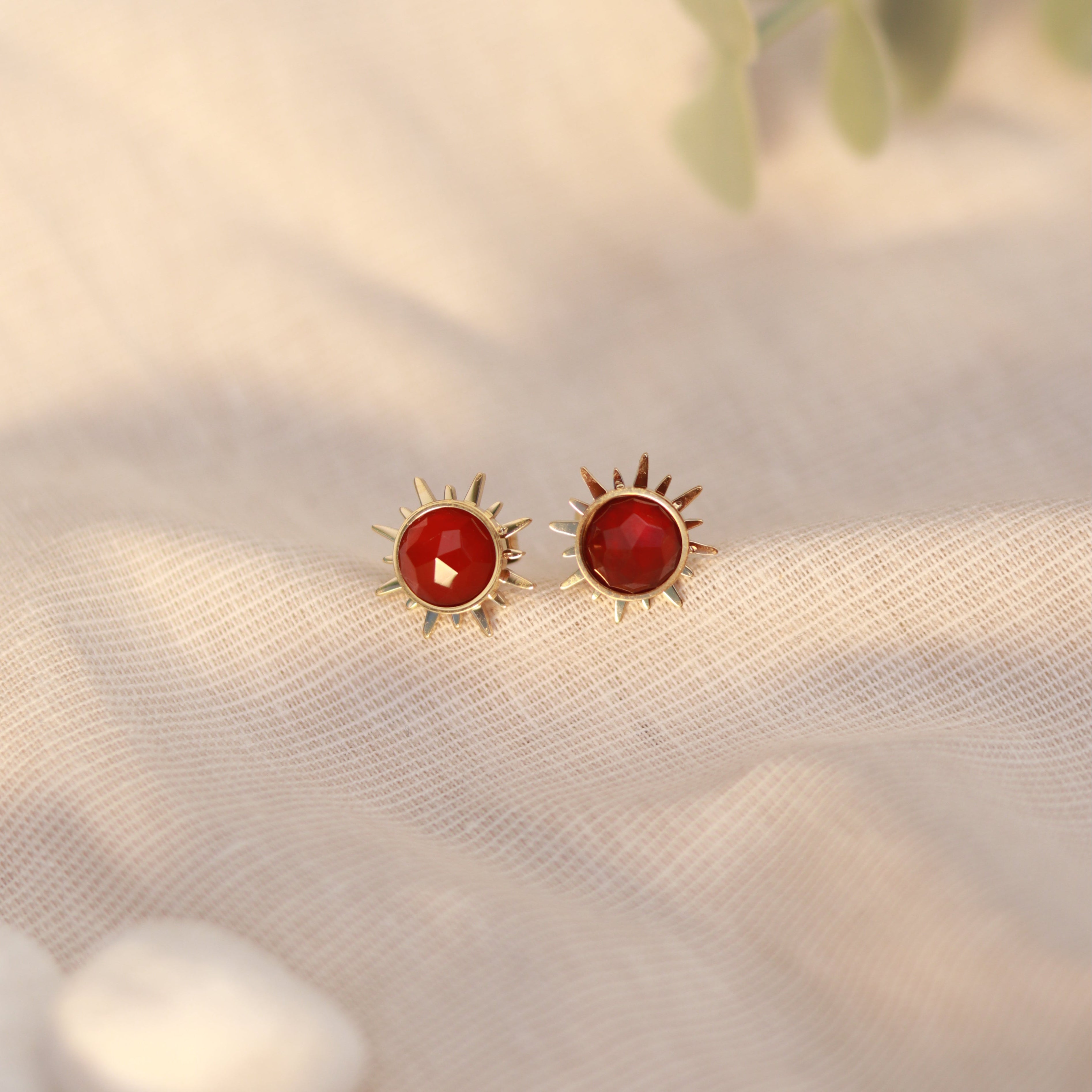 Sunlit Red | Ohrstecker | roter Achat | gold | rot