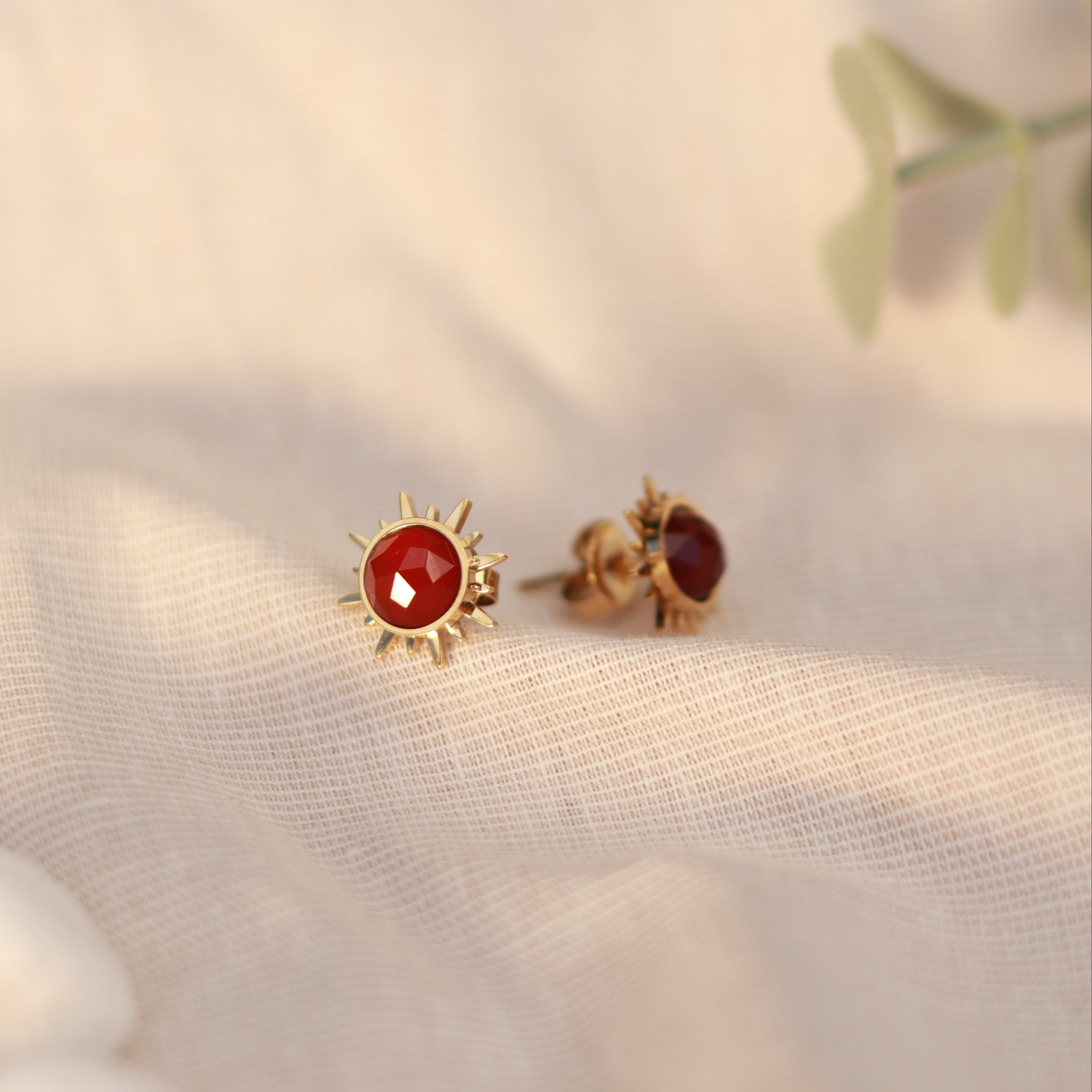 Sunlit Red | Ohrstecker | roter Achat | gold | rot