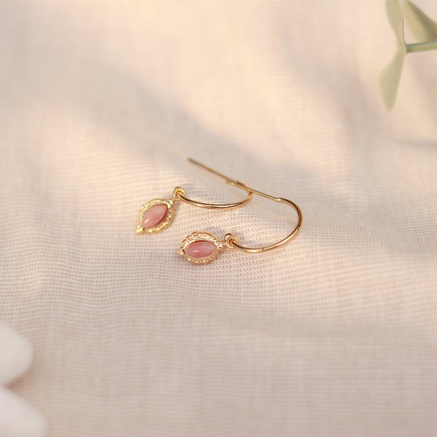 Rosy Charm | Creolen | Rhodonit Anhänger | gold | altrosa
