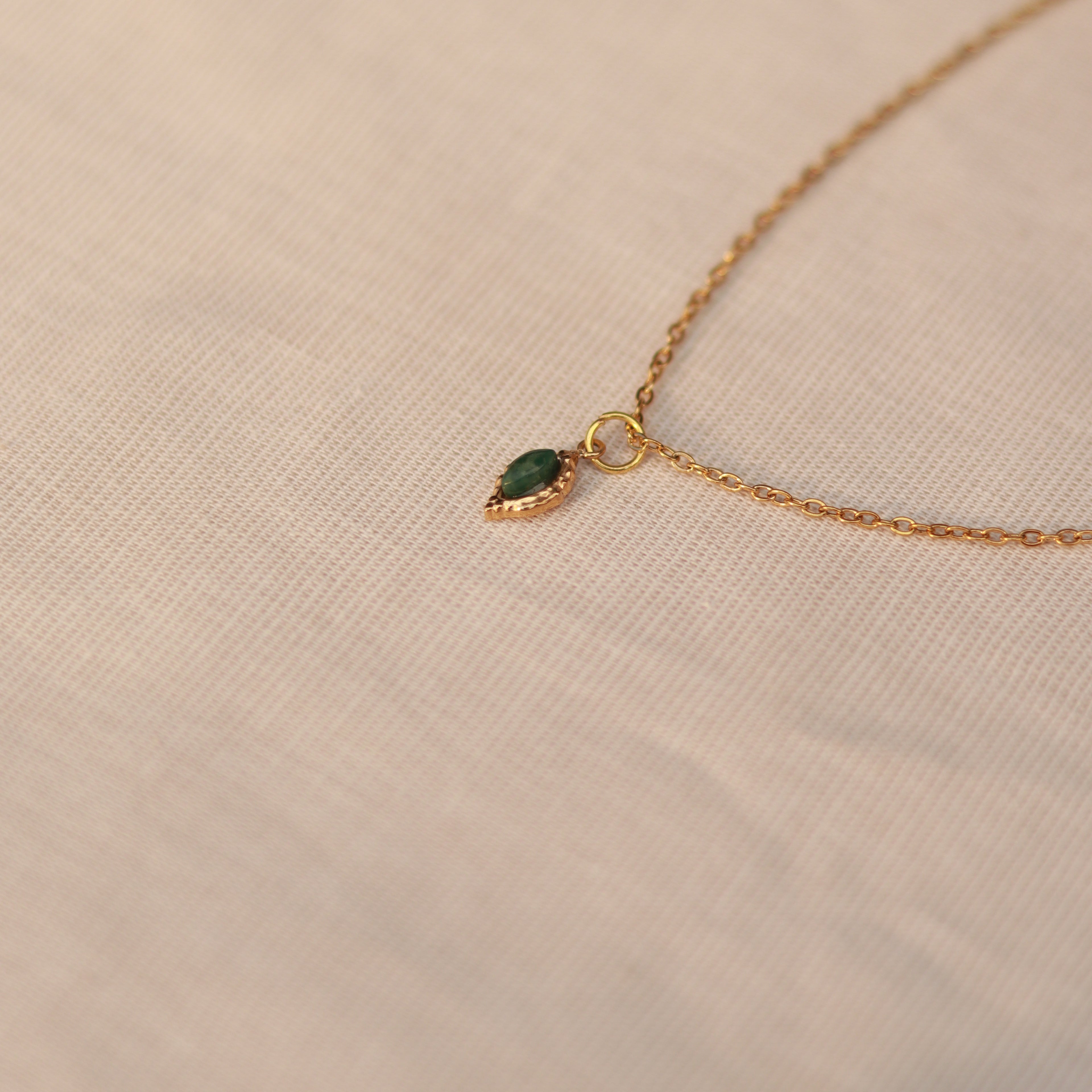 Green Serenity | Halskette mit feinem Aventurin Naturstein Anhänger | gold | grün