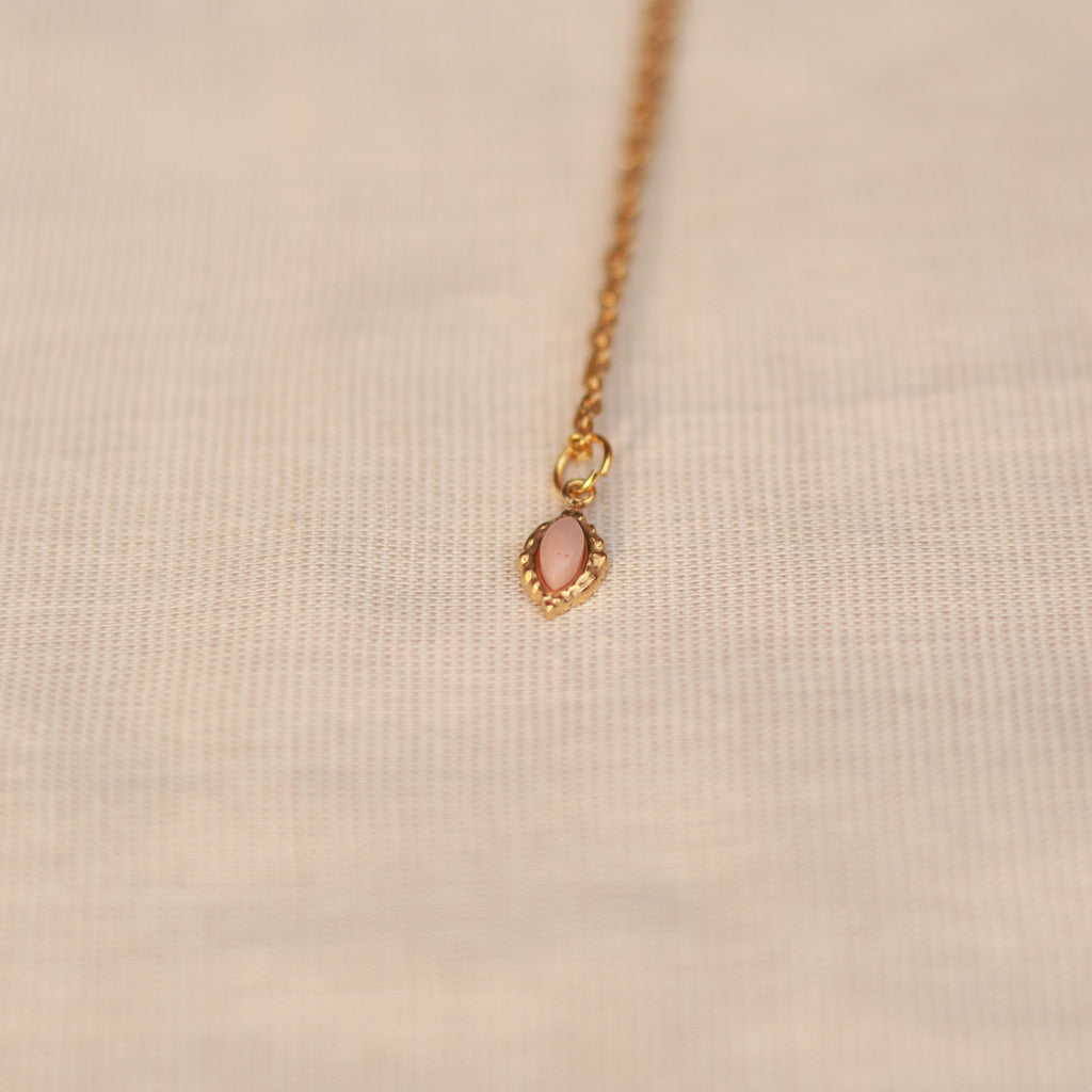 Rosy Charm | Halskette mit feinem Rhodonit Naturstein Anhänger | gold | altrosa