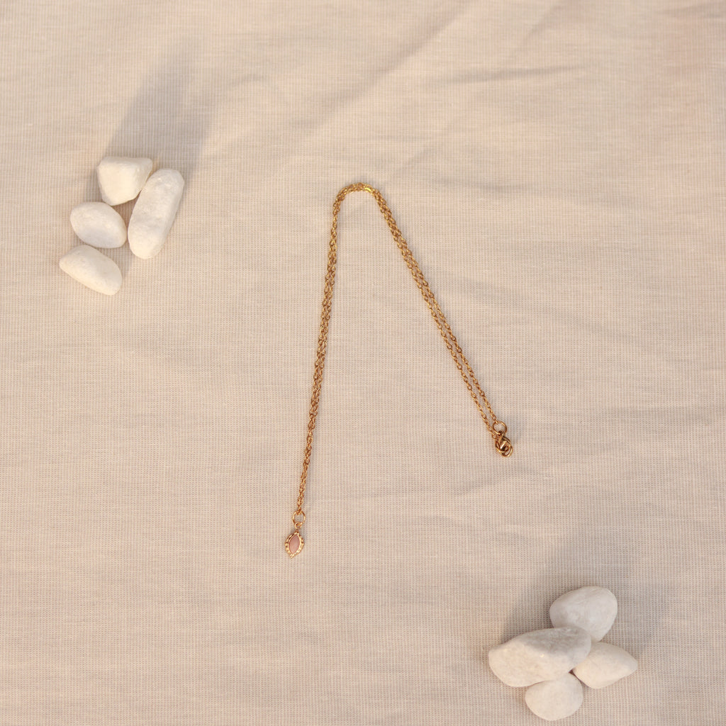Rosy Charm | Halskette mit feinem Rhodonit Naturstein Anhänger | gold | altrosa