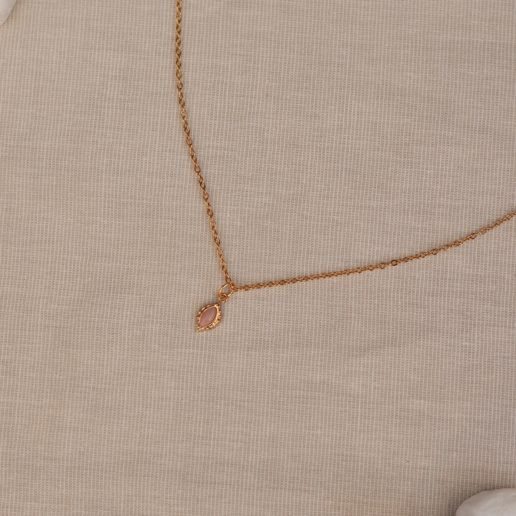 Rosy Charm | Halskette mit feinem Rhodonit Naturstein Anhänger | gold | altrosa