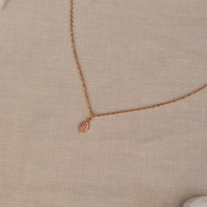 Rosy Charm | Halskette mit feinem Rhodonit Anhänger | gold | altrosa