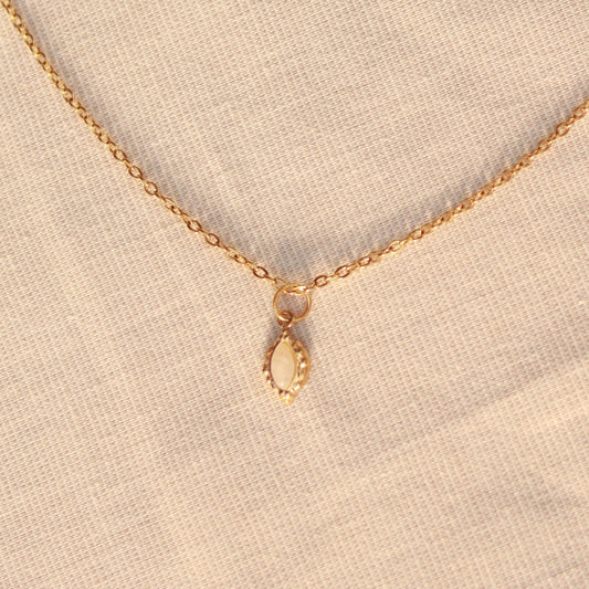 Pure Moonlight | Halskette mit feinem Mondstein Anhänger | gold | weiß
