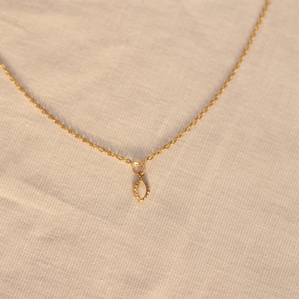 Pure Moonlight | Halskette mit feinem Mondstein Naturstein Anhänger | gold | weiß