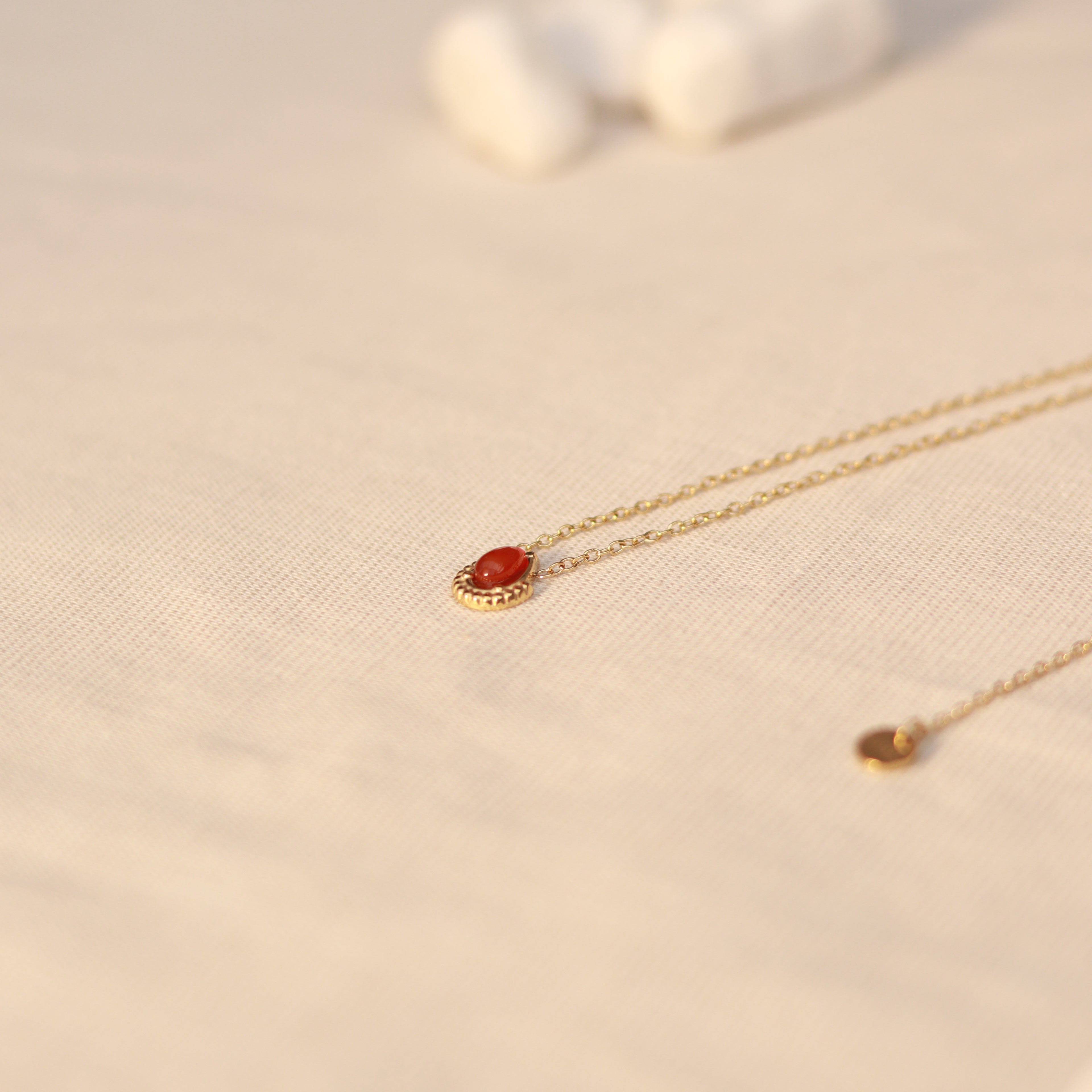 Scarlet Glow | Halskette mit rotem Achat Naturstein Anhänger | gold | rot