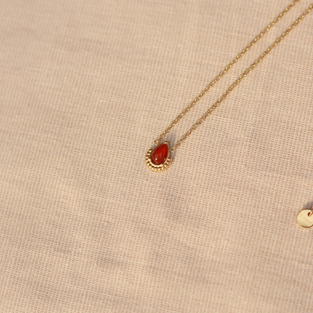 Scarlet Glow | Halskette mit rotem Achat Naturstein Anhänger | gold | rot