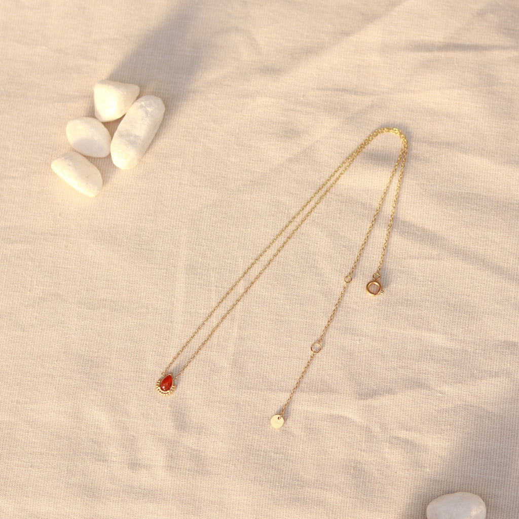 Scarlet Glow | Halskette mit rotem Achat Naturstein Anhänger | gold | rot