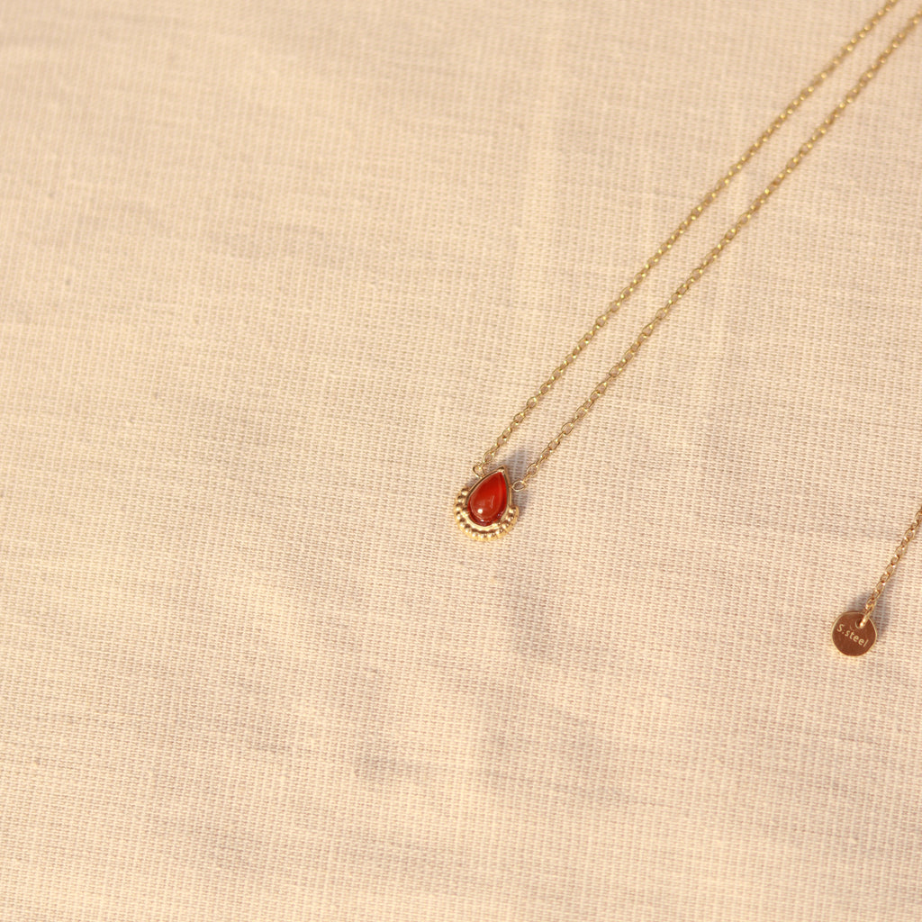 Scarlet Glow | Halskette mit rotem Achat Naturstein Anhänger | gold | rot