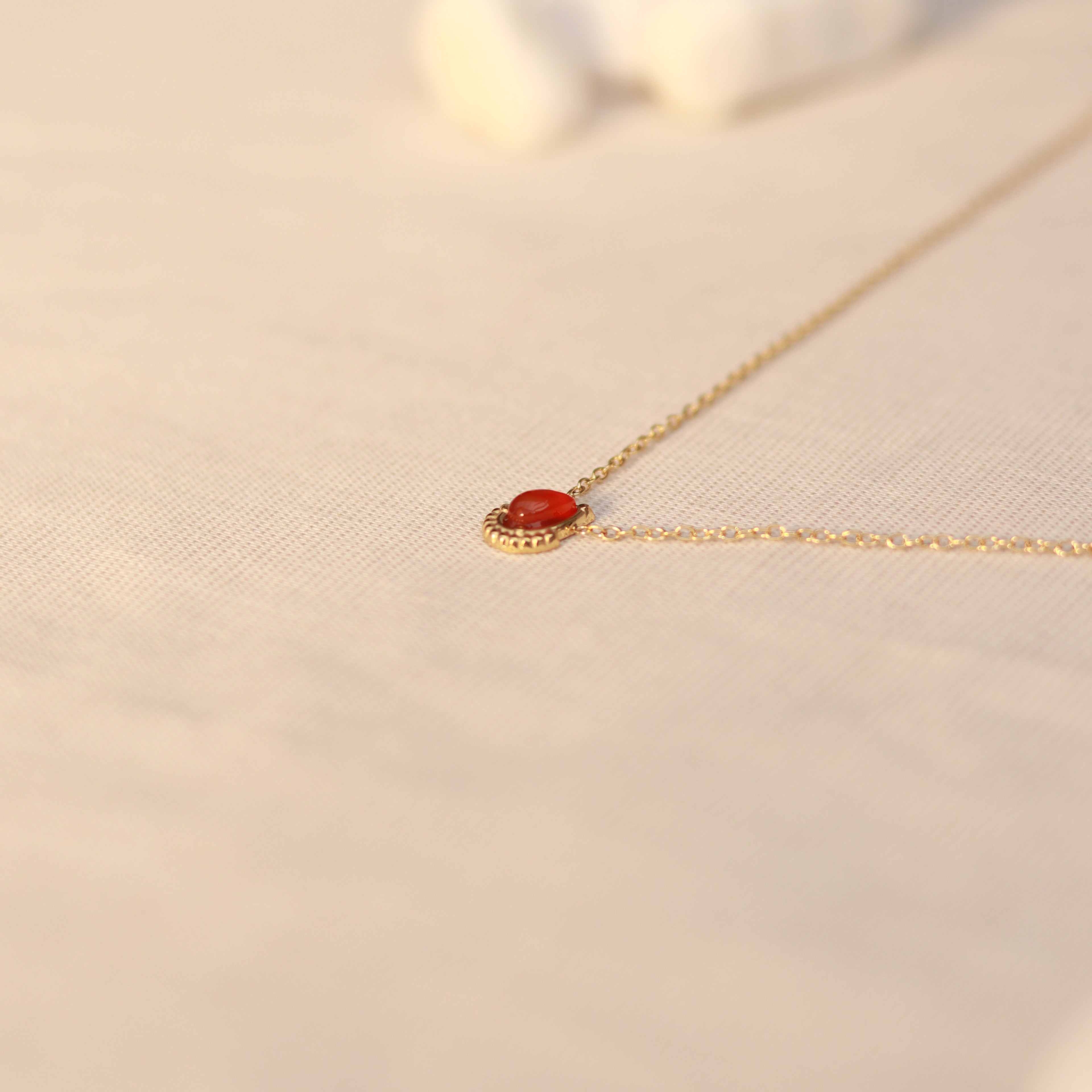 Scarlet Glow | Halskette mit rotem Achat Naturstein Anhänger | gold | rot