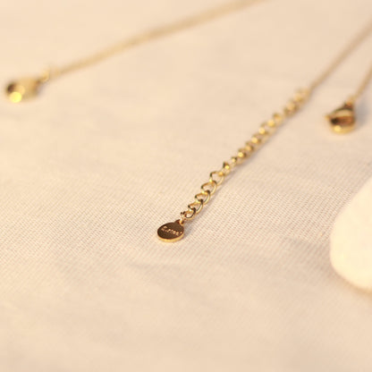 Pure Essence | Halskette mit feinem Mondstein Anhänger | gold | weiß