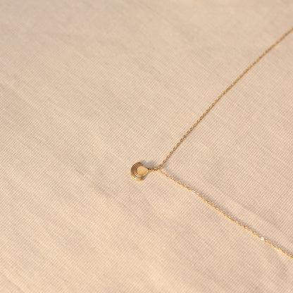 Pure Essence | Halskette mit feinem Mondstein Anhänger | gold | weiß