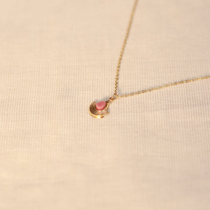 Aurora Rosé | Halskette mit feinem Rhodonit Anhänger | gold | altrosa