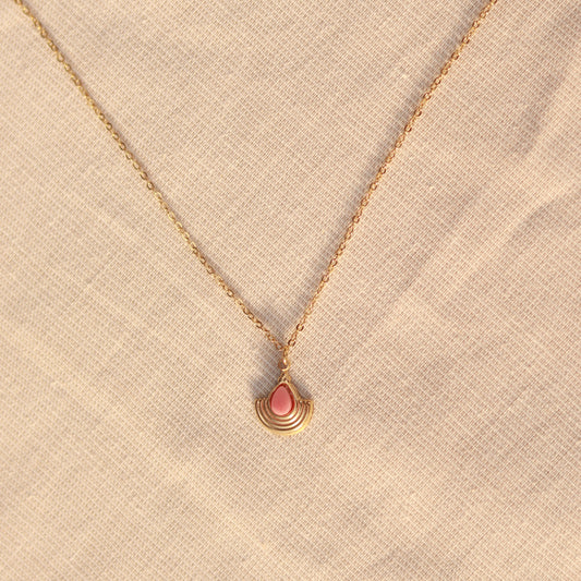 Aurora Rosé | Halskette mit feinem Rhodonit Anhänger | gold | altrosa