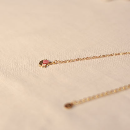 Aurora Rosé | Halskette mit feinem Rhodonit Anhänger | gold | altrosa