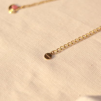 Aurora Rosé | Halskette mit feinem Rhodonit Anhänger | gold | altrosa