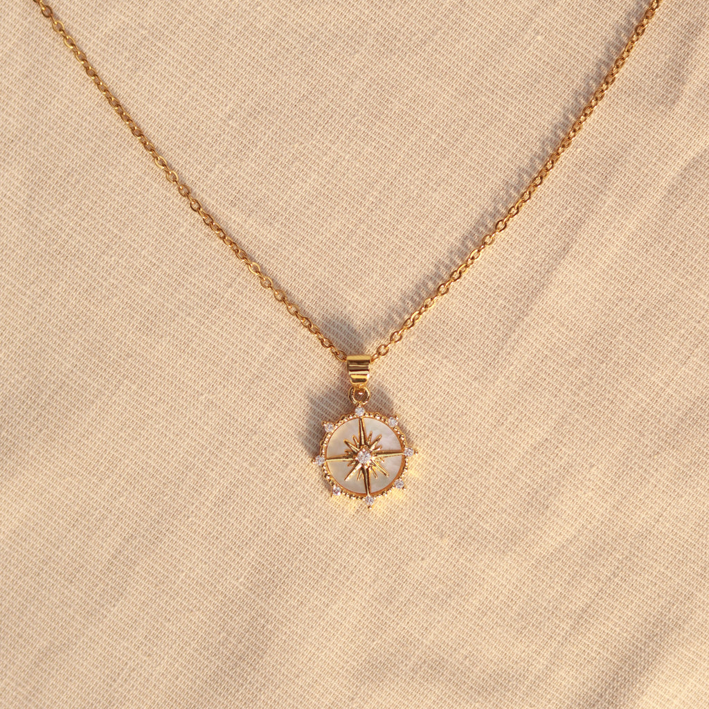 Stellar Dream | Halskette mit Emaille Stern Anhänger | gold