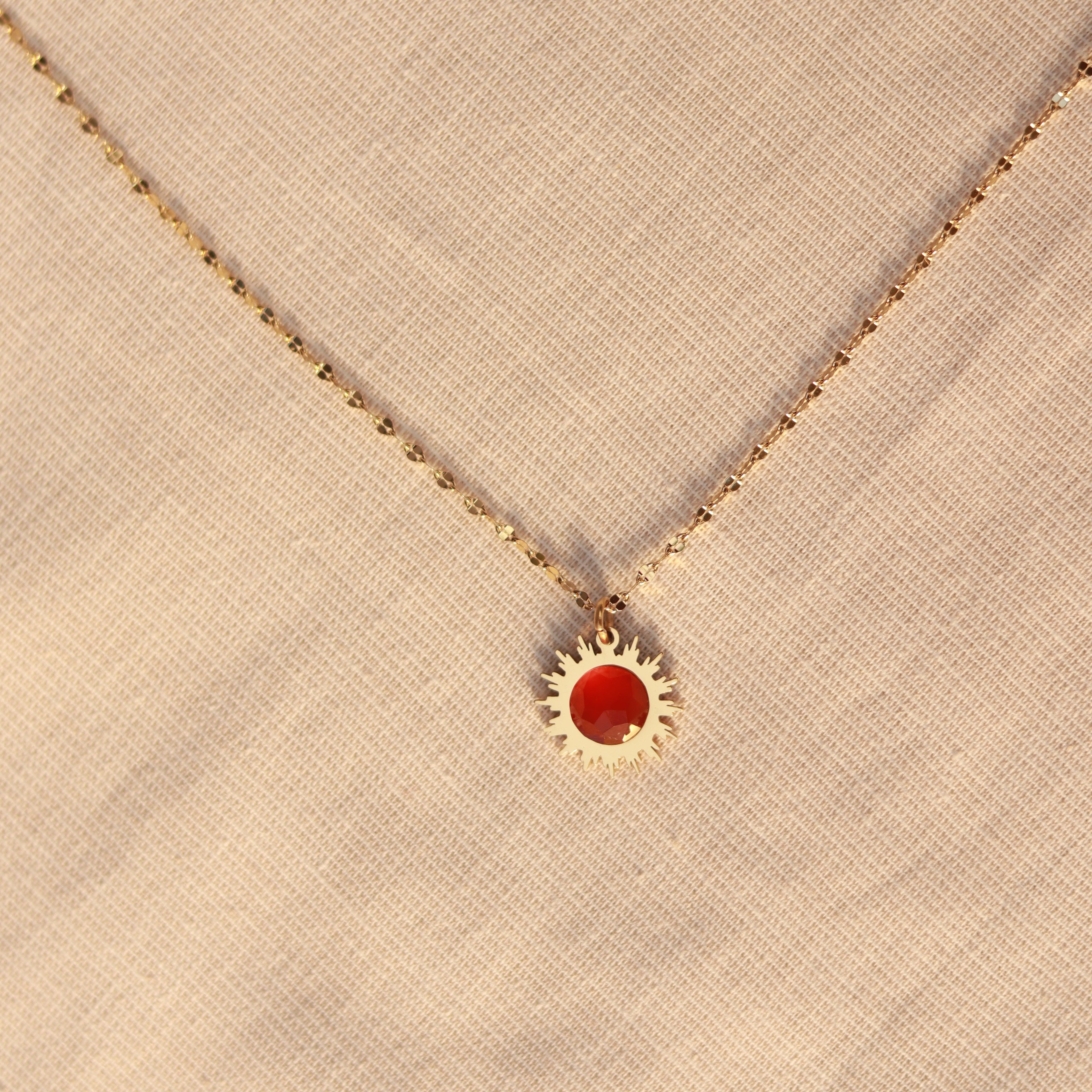 Sunlit Glow | Halskette mit rotem Achat Anhänger | gold | rot
