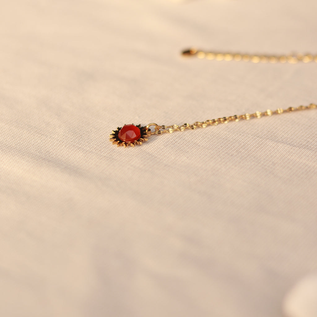 Sunlit Glow | Halskette mit rotem Achat Anhänger | gold | rot