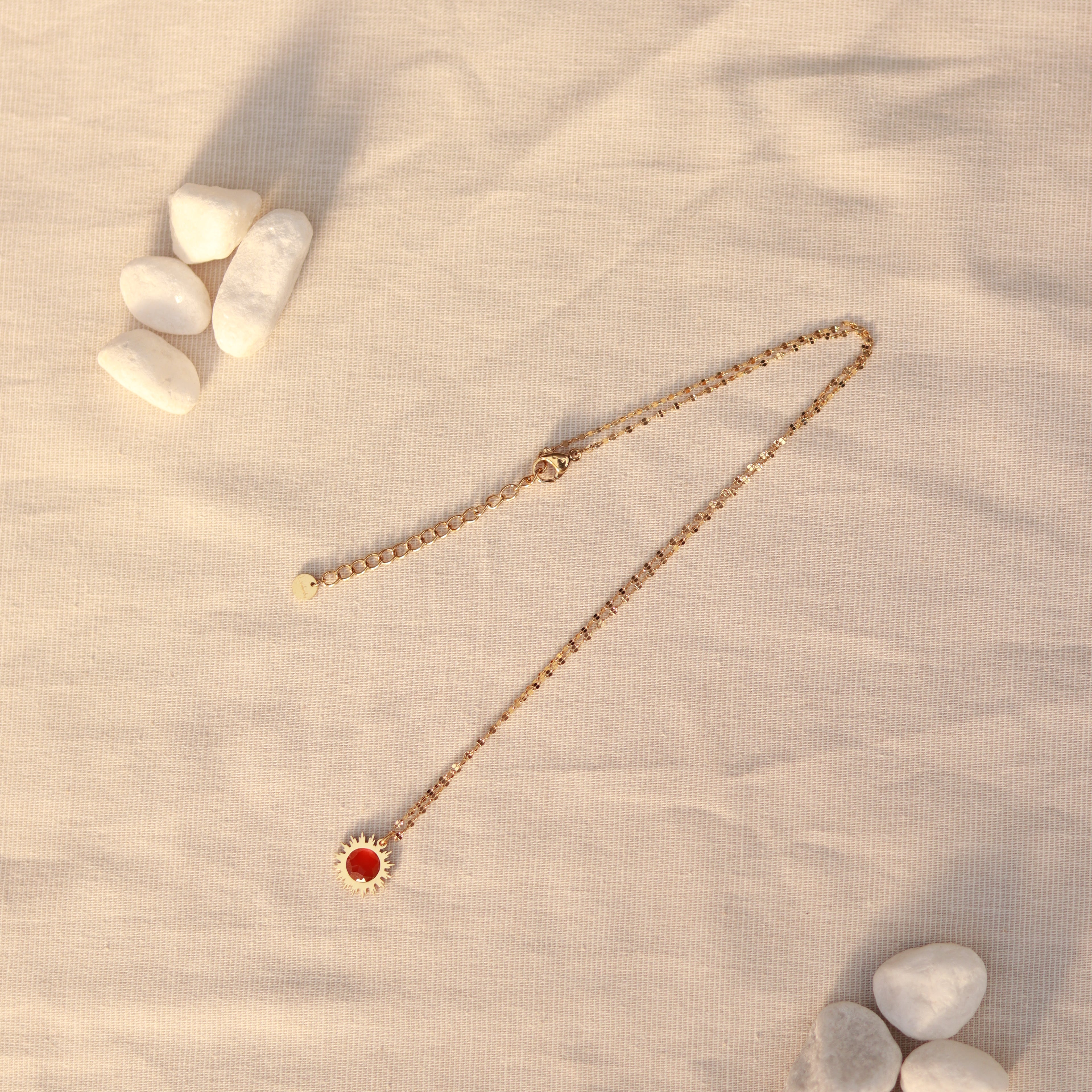Sunlit Glow | Halskette mit rotem Achat Anhänger | gold | rot