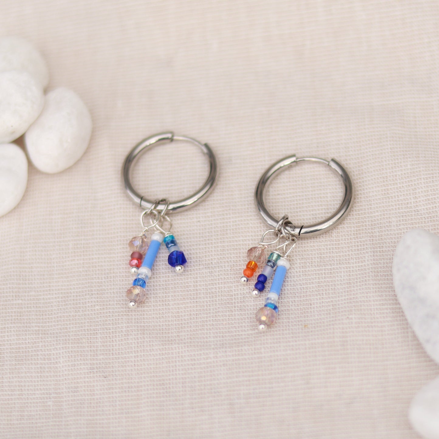 Lively Loops | Creolen | Perlenmix Anhänger | silber | blau