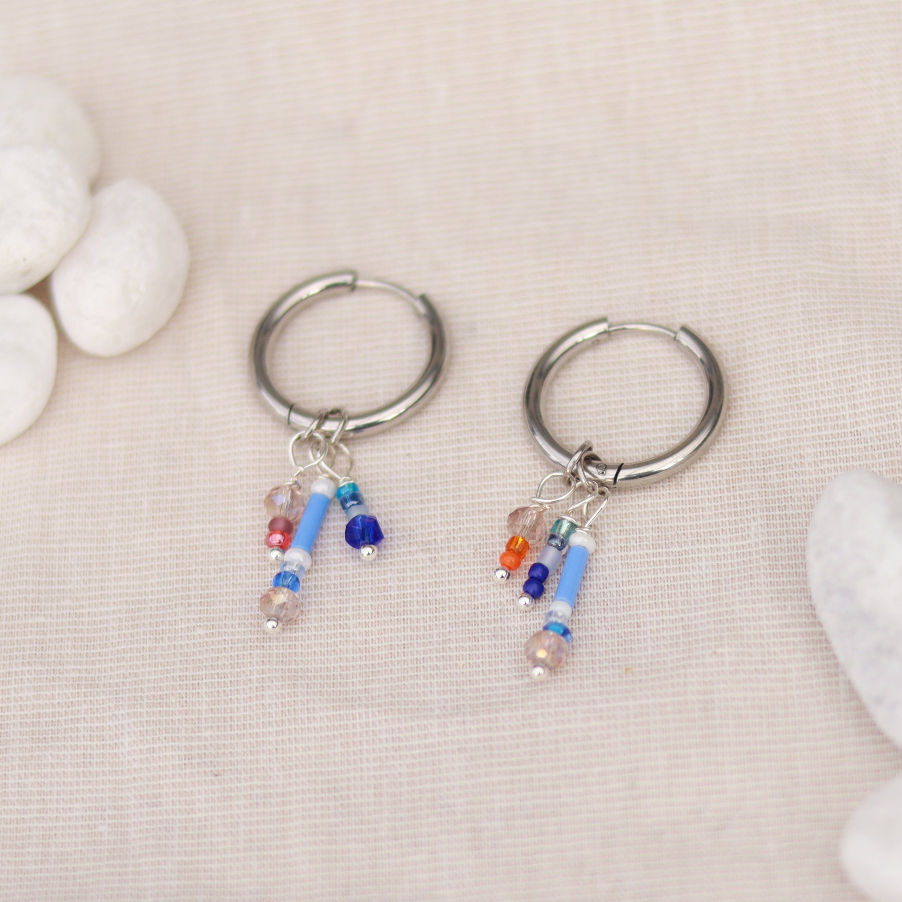 Lively Loops | Creolen | Perlenmix Anhänger | silber | blau