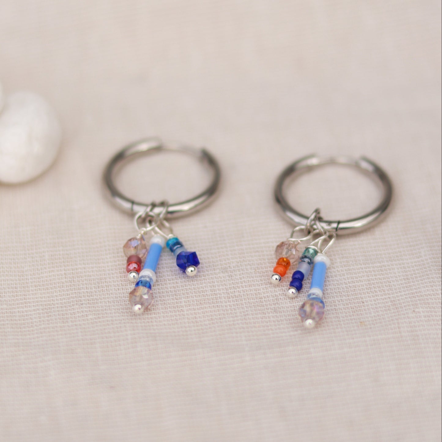 Lively Loops | Creolen | Perlenmix Anhänger | silber | blau