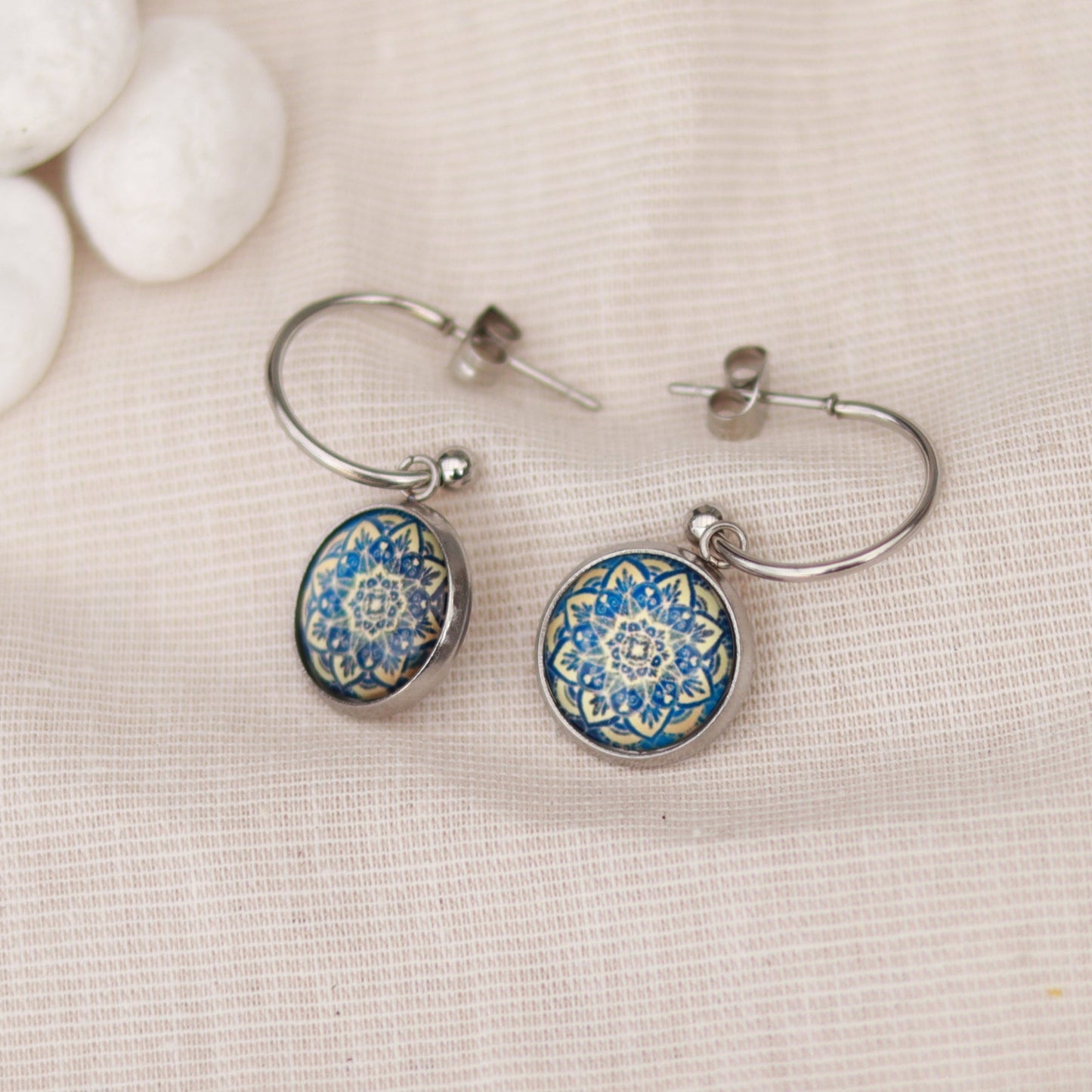 Mandala Charm | Creolen | Cabochon Anhänger | silber | blau