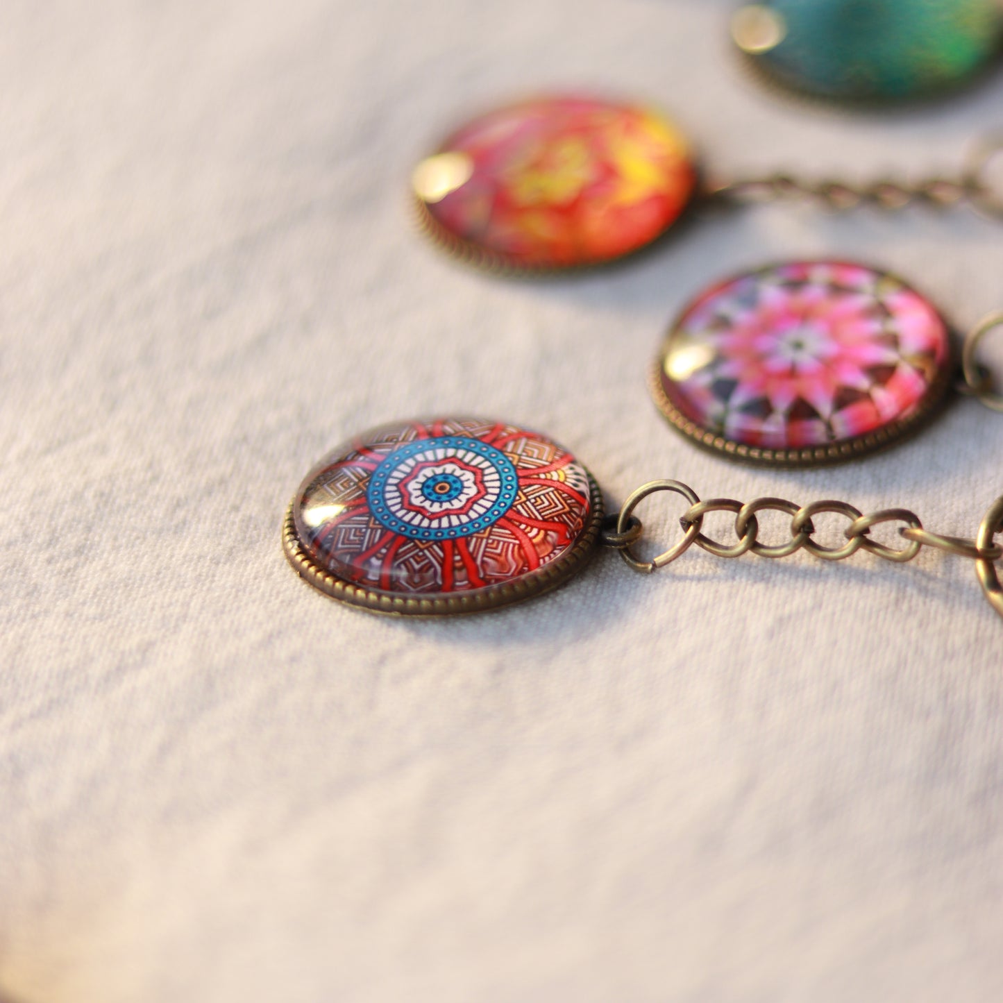 Bunte Schlüsselanhänger Mandala bronzefarbene Anhänger