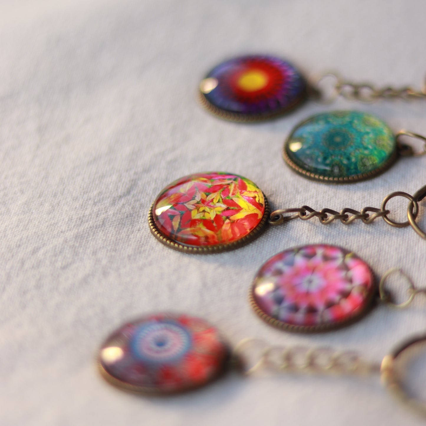 Bunte Schlüsselanhänger Mandala bronzefarbene Anhänger