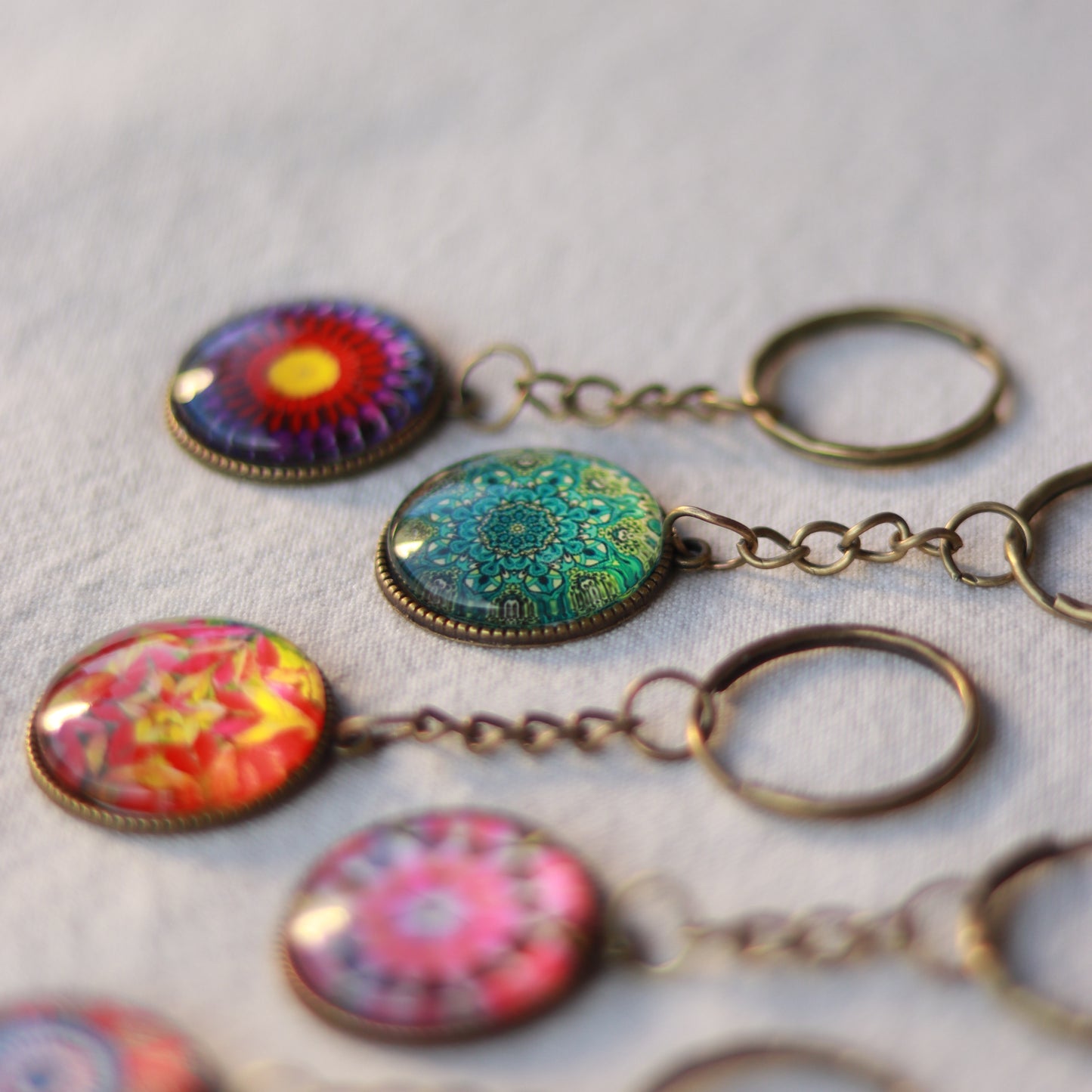 Bunte Schlüsselanhänger Mandala bronzefarbene Anhänger