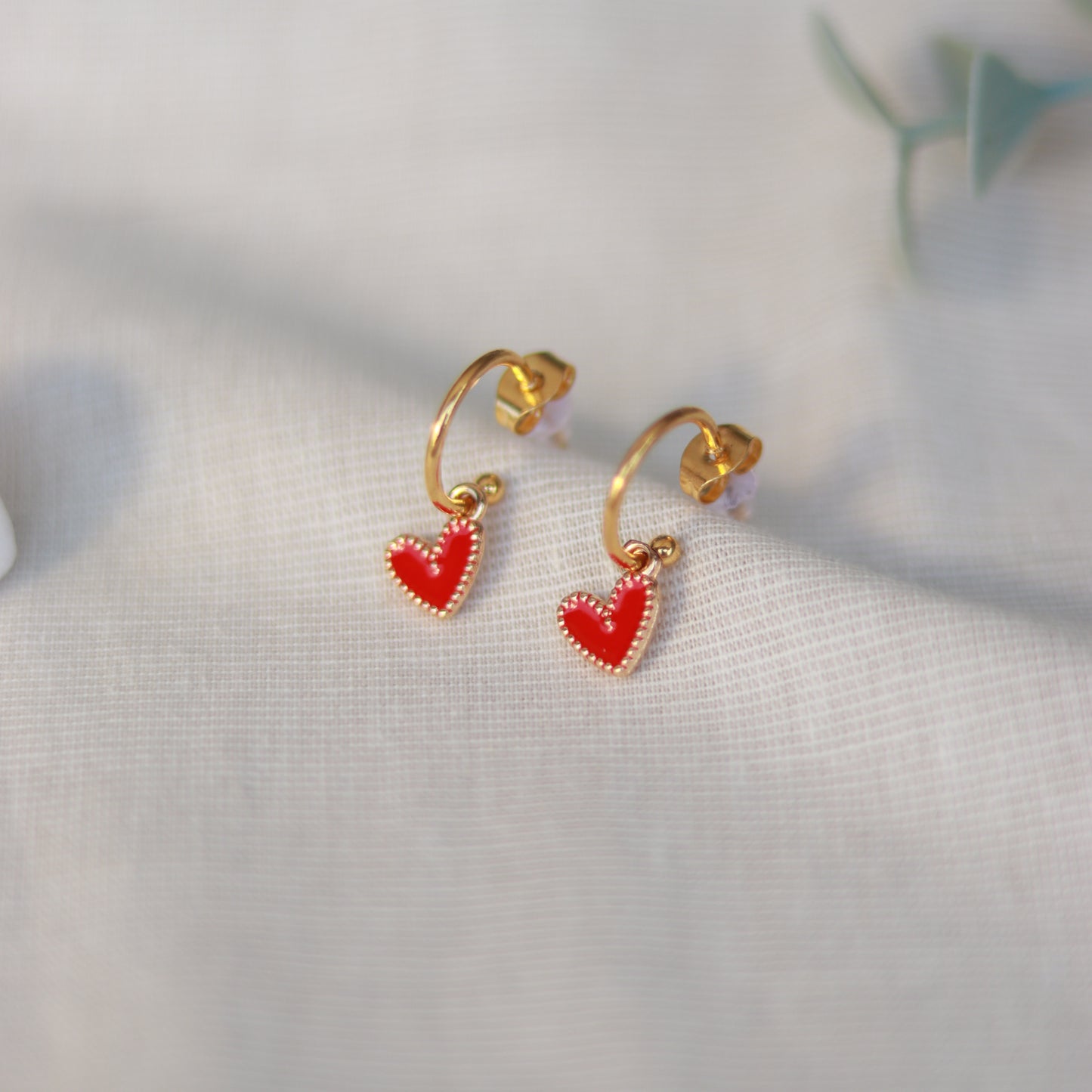 Golden Love | Creolen | Emaille Herz Anhänger | gold | rot