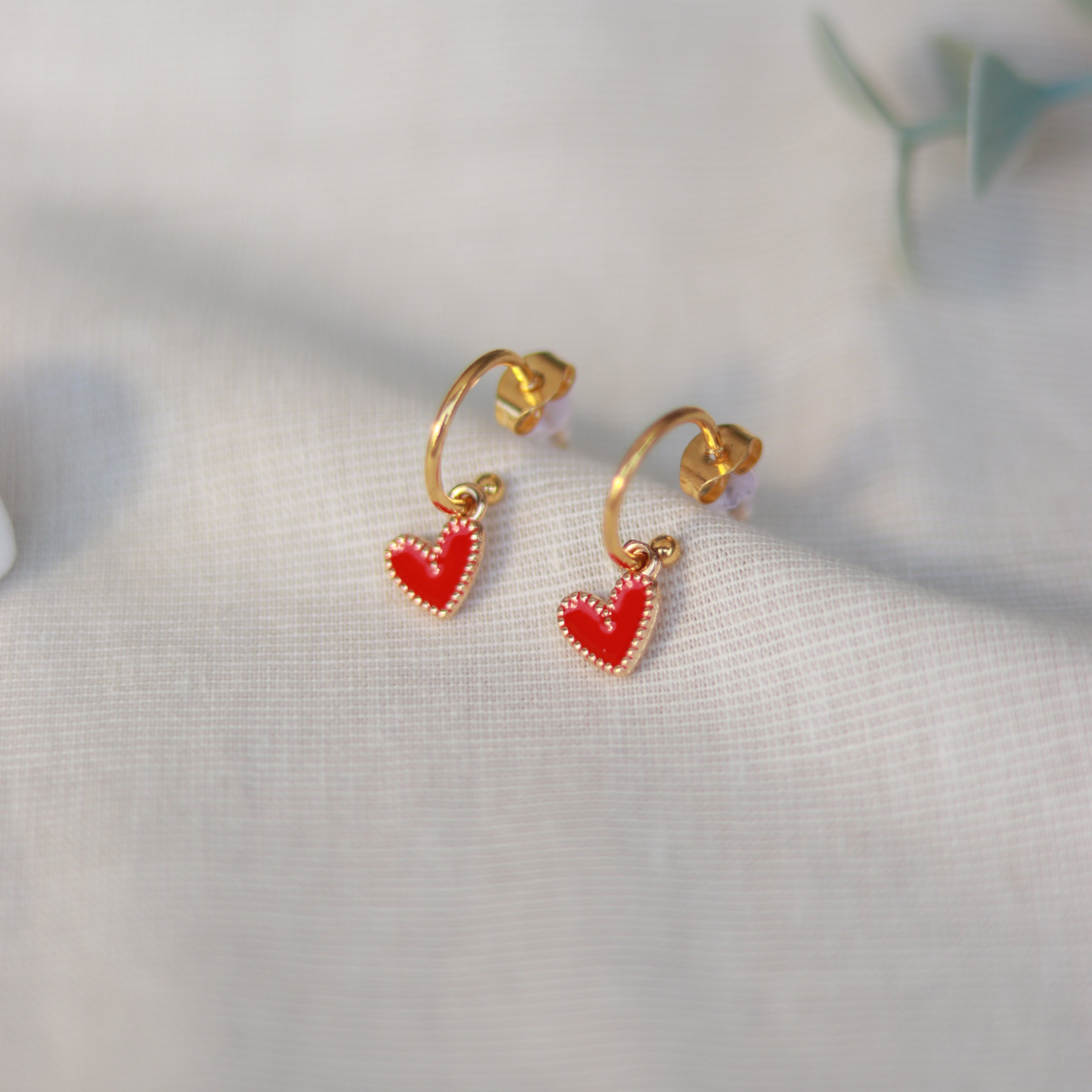 Golden Love | Creolen | Emaille Herz Anhänger | gold | rot