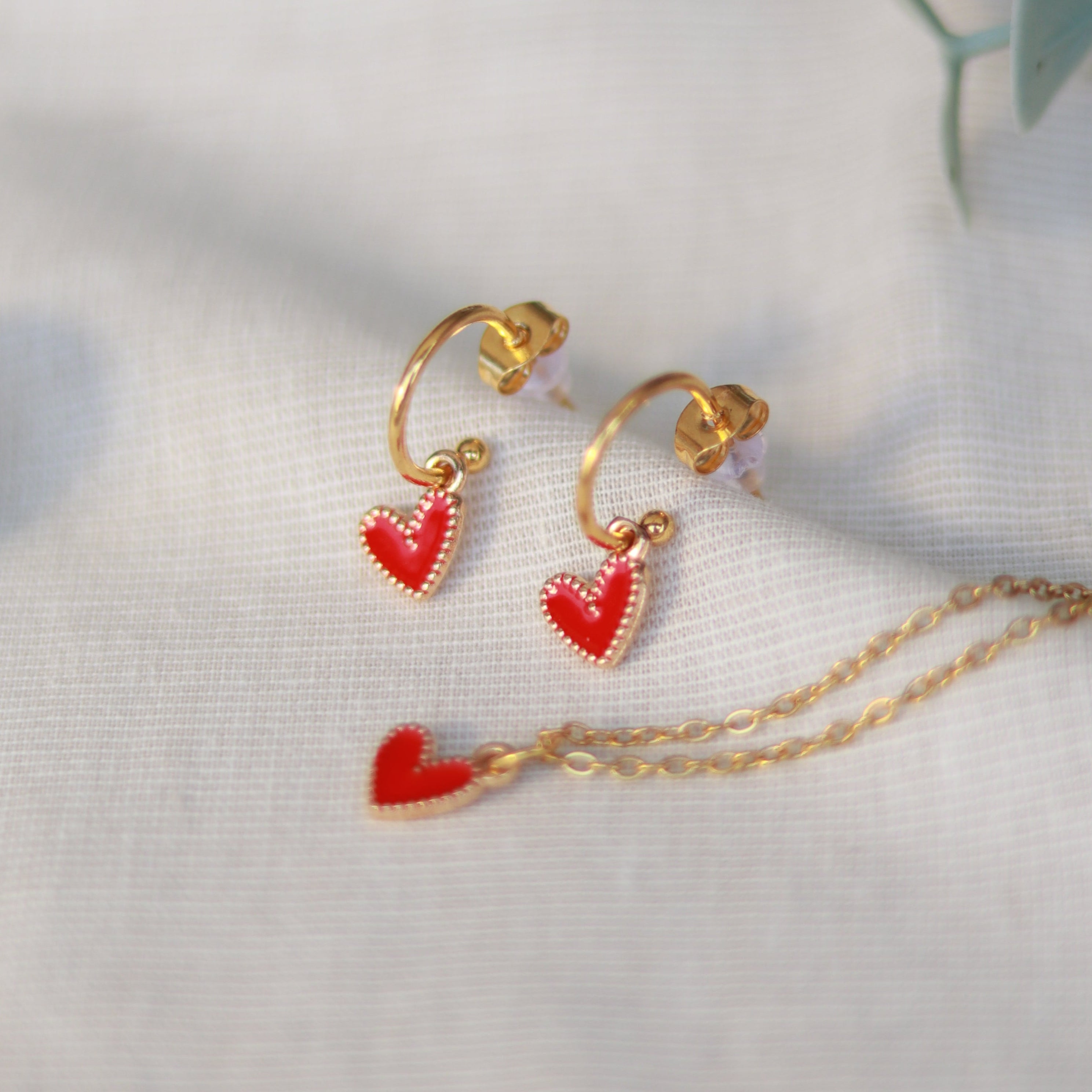 Golden Love | Halskette mit Emaille Herz Anhänger | gold | rot