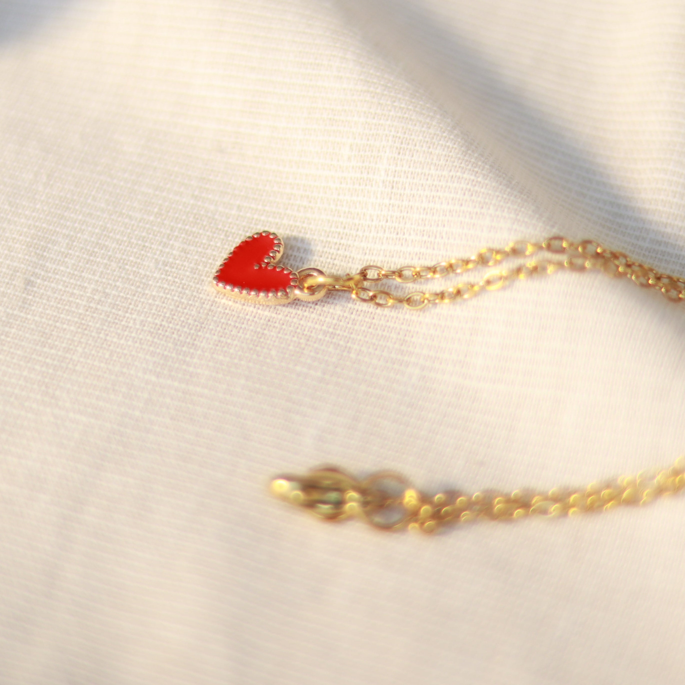 Golden Love | Halskette mit Emaille Herz Anhänger | gold | rot