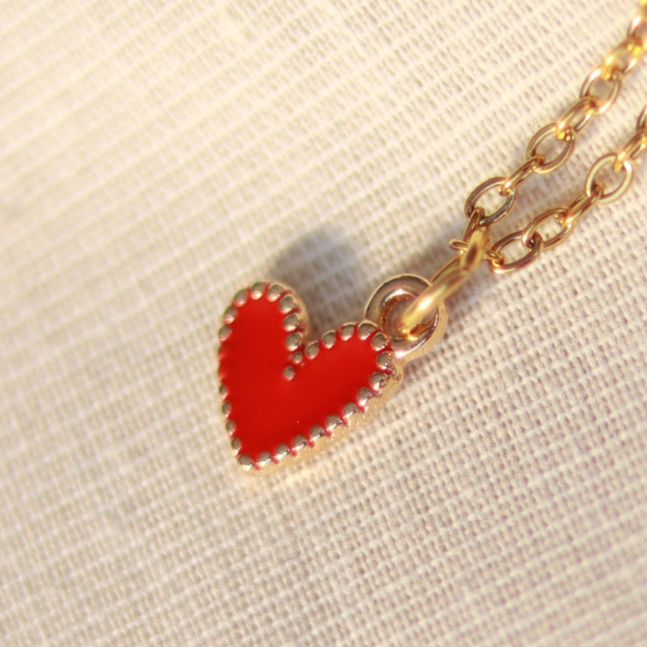 Golden Love | Halskette mit Emaille Herz Anhänger | gold | rot