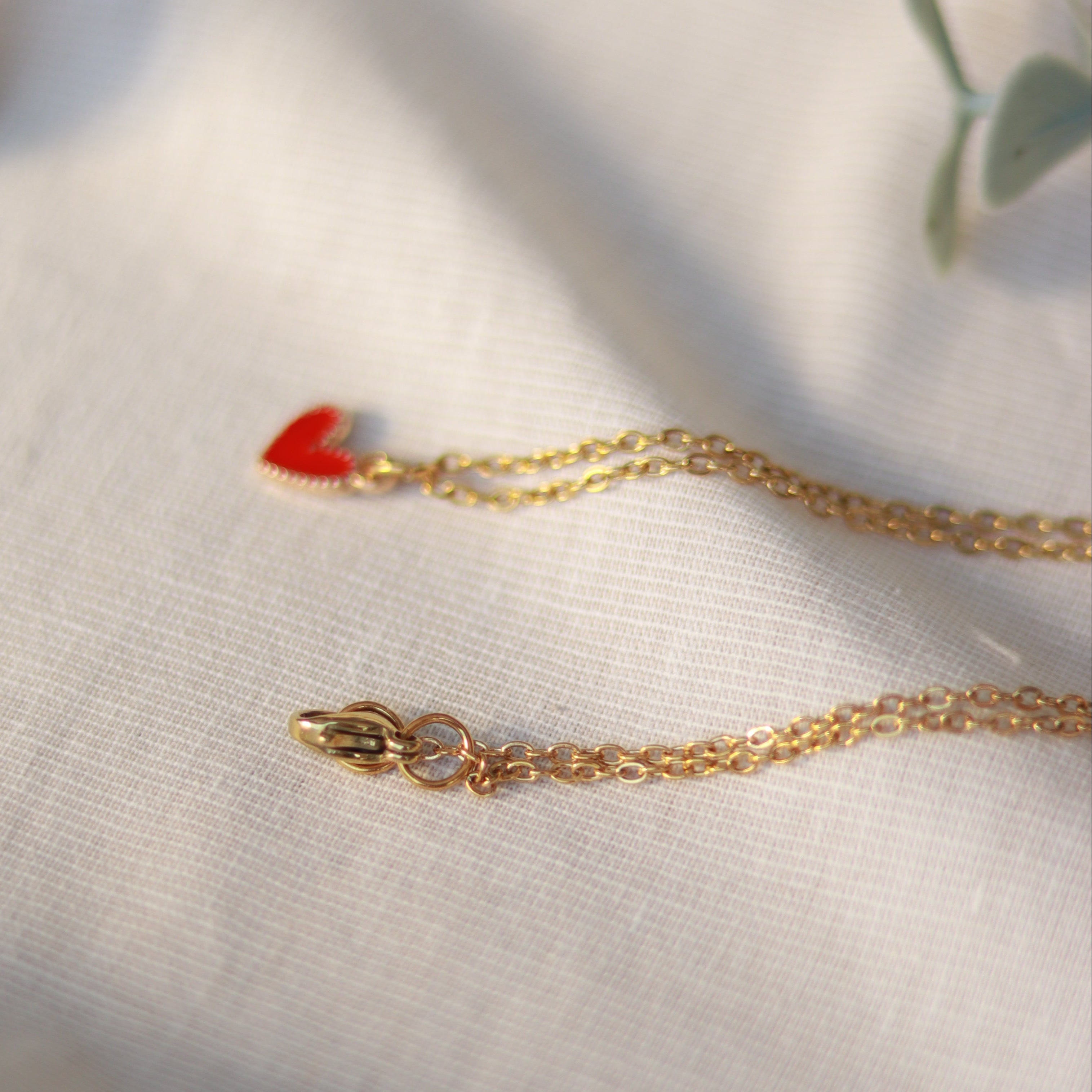 Golden Love | Halskette mit Emaille Herz Anhänger | gold | rot