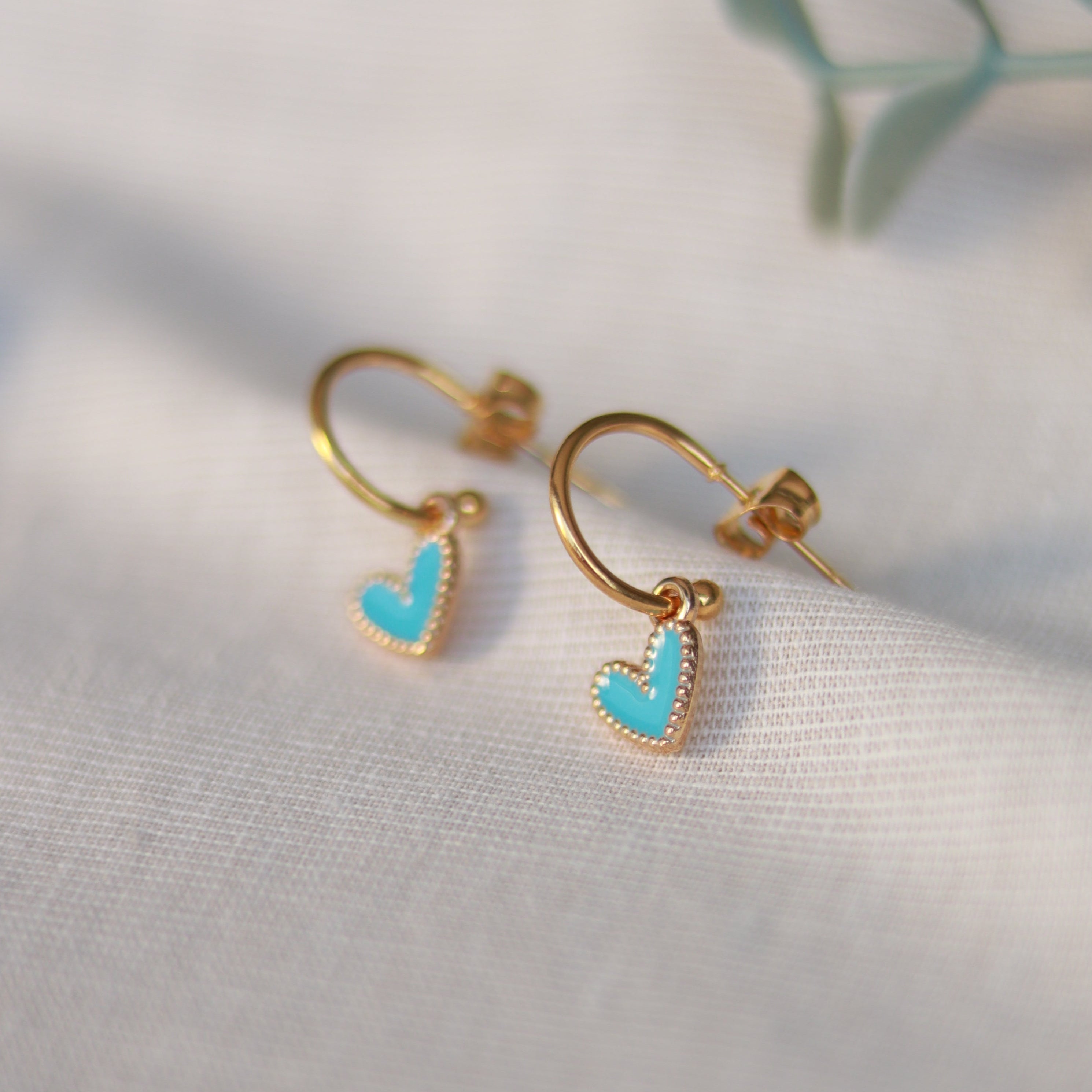 Golden Love | Creolen | Emaille Herz Anhänger | gold | blau