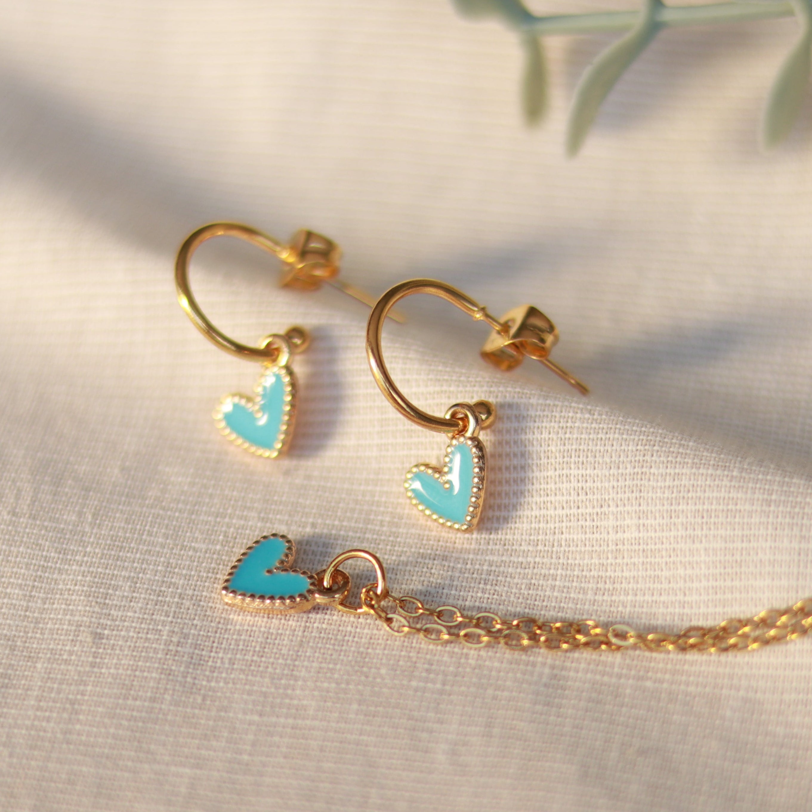 Golden Love | Creolen | Emaille Herz Anhänger | gold | blau