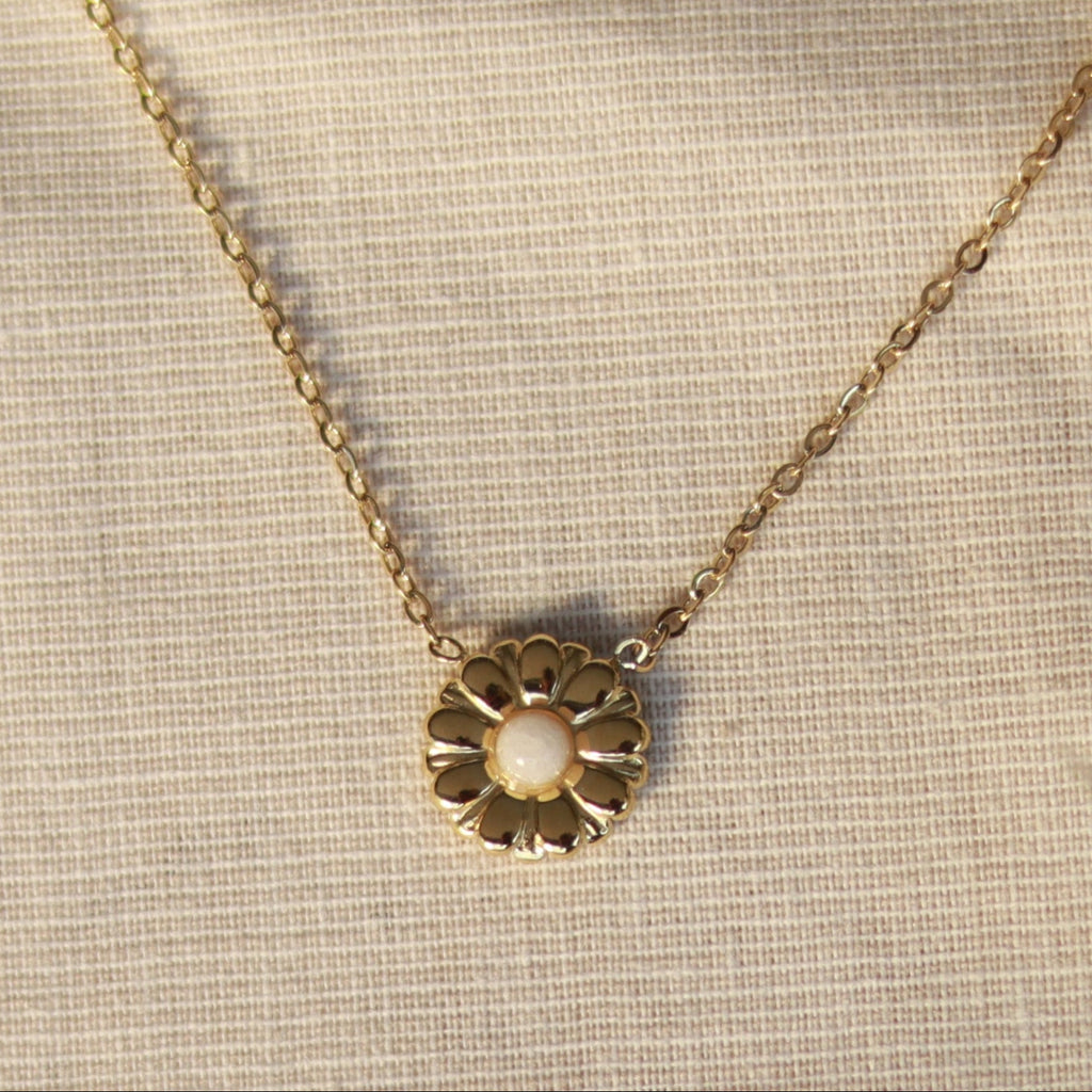 Pure Blossom | Halskette mit weißem Jade Naturstein Anhänger| gold | weiß