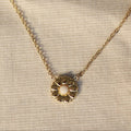 Pure Blossom | Halskette mit weißem Jade Naturstein Anhänger| gold | weiß