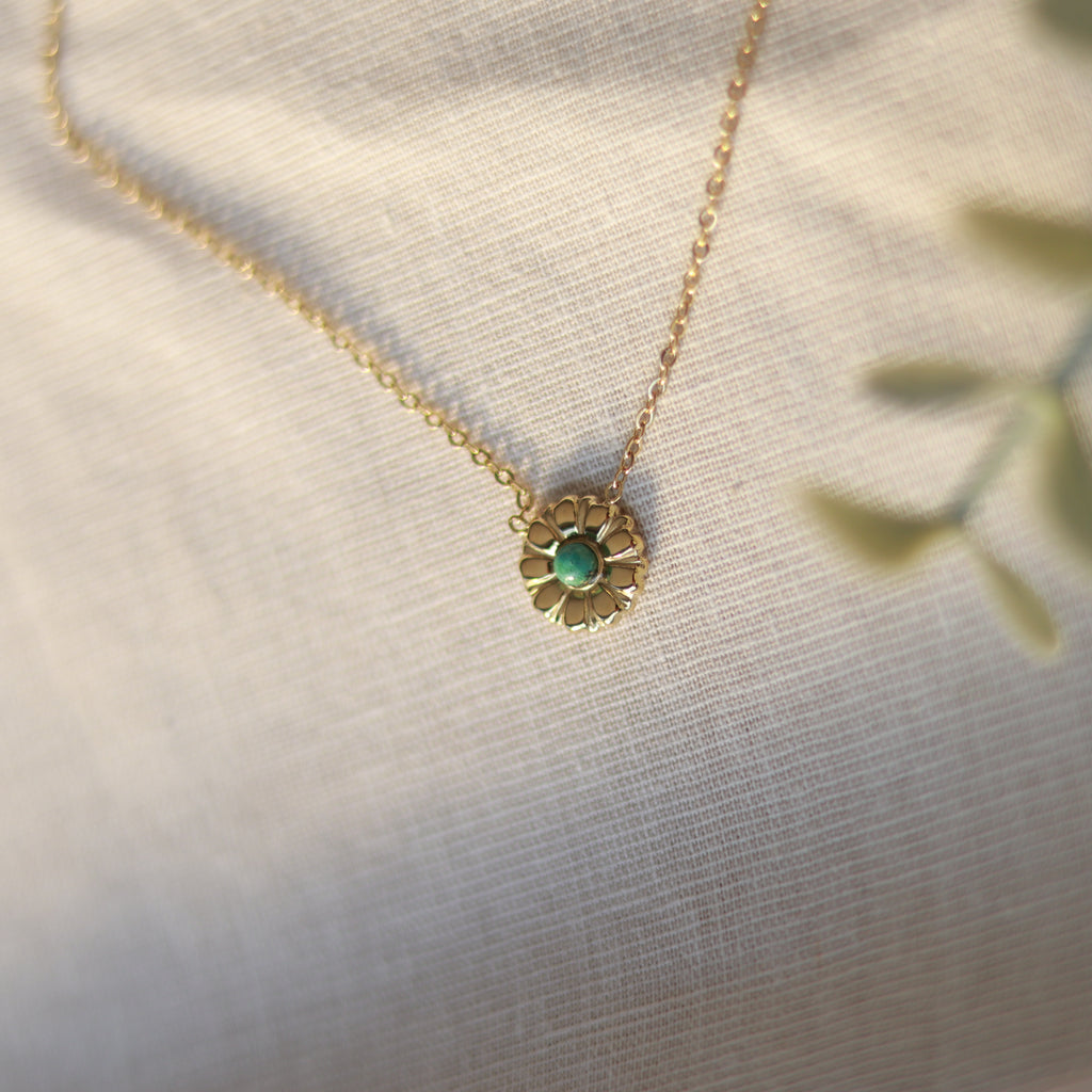 Green Blossom | Halskette mit zierlichem Aventurin Naturstein Anhänger| gold | grün