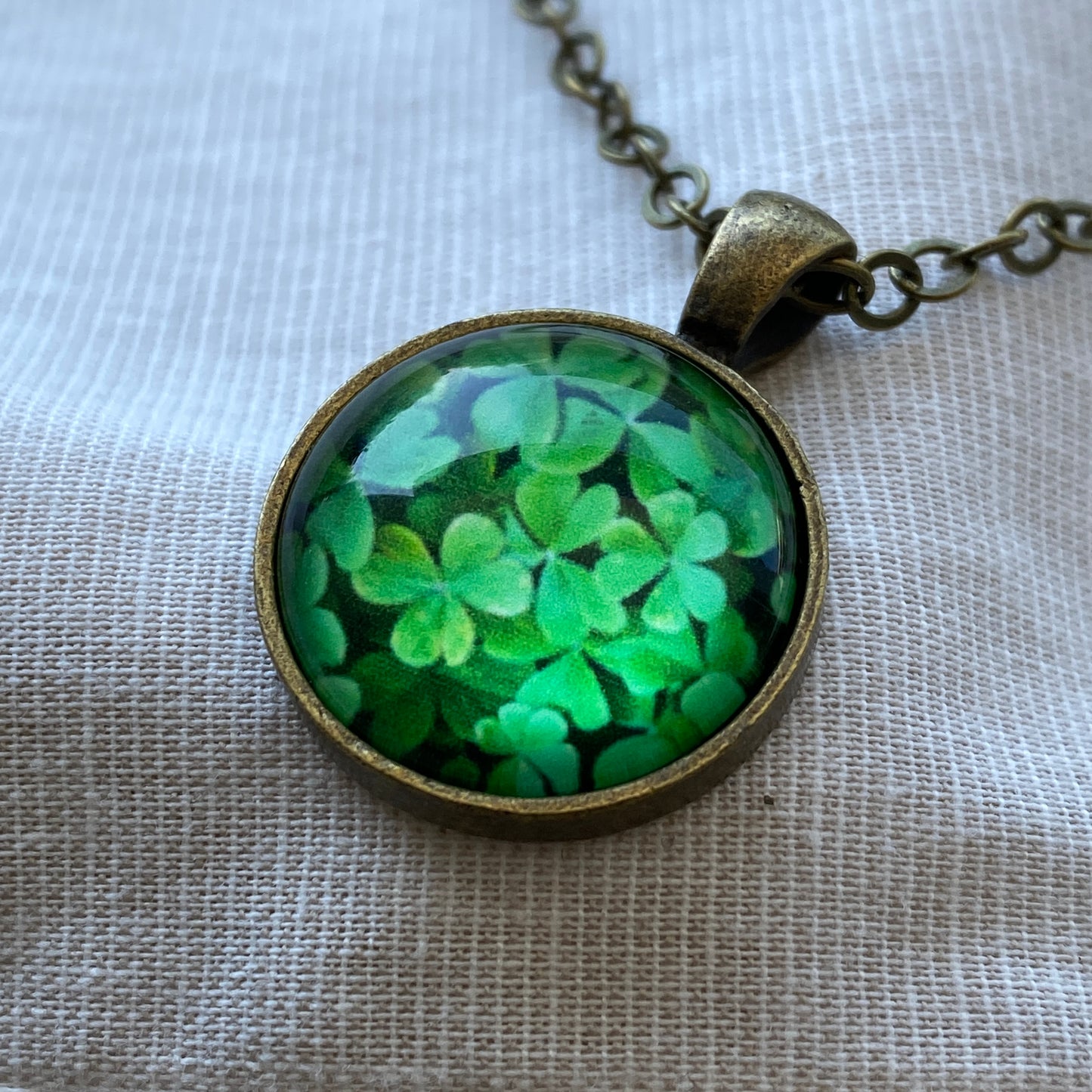 Glücksbringer Kette | Halskette mit Kleeblatt Anhänger | bronzefarben